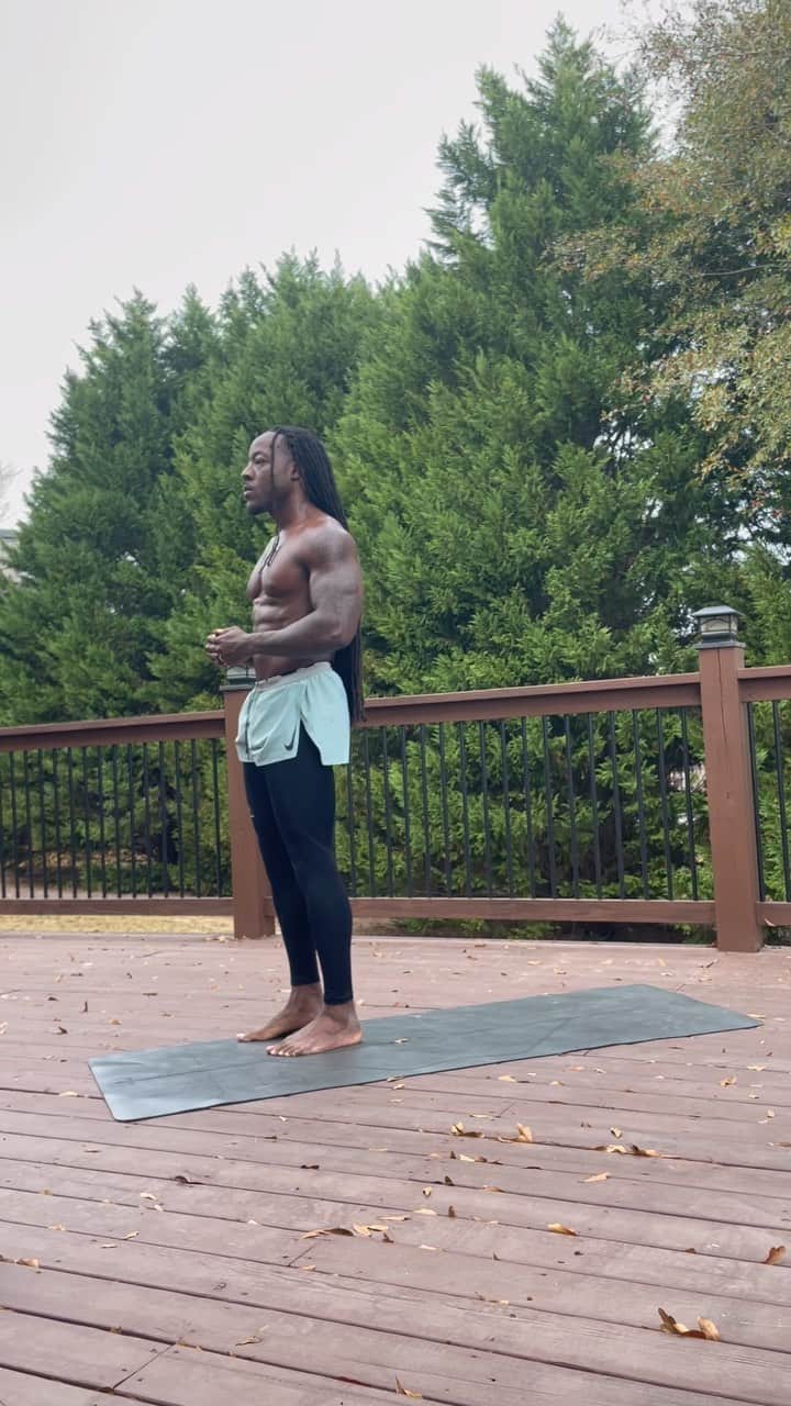 エイス・フッドのインスタグラム：「Feeling closer and more in tune with myself than ever. GOD will insulate you to elevate you. Stay encouraged! #HIGHER  — #Healthiswealth #HappyFriday」