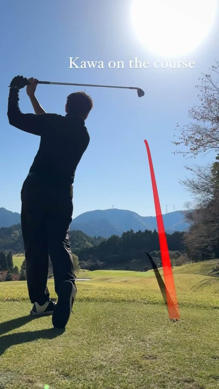 川村洋介のインスタグラム：「I am strangely never tired of playing golf, but how about you? 『 kawaswing subscription』 is on shopify You can go from the link tree on my account page  #kawaswing #kawashallow #kawataiso YouTubeで最新シャロヒン理論を配信中‼️ 川村洋介シャロヒンゴルフ  ココナラに㊙︎動画あります👀 シャロヒン関係 ①シャローイングヒンジのコツ ②腕の使い方 ③シャロヒンまとめ詳しく スライス治したい方 ・全て繋がる秘訣 身体の回転、体重移動系 ・腰の使い方  東京、山梨でシャロヒンレッスン受けたい方は 笠井プロ　@kasai0806  まで🤗  #golfdrill #shoheiotani #golf #golfswing #golftips #golflessons #golfstagram  #shallowtheclub #golfpro #golfsecret #livgolf #tennis #golfcoach #golfswingtips  #shallowswing  #golfinstructor #steeptoshallow  #effortlesspower #baseball #tigerwoods #rorymcilroy #dustinjohnson  #골프　#高尔夫球　#ゴルフ #japan」