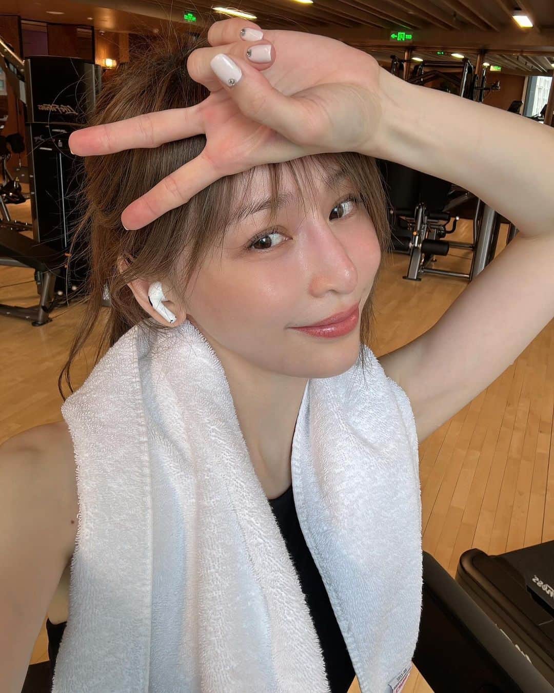 王心凌（Cyndi Wang）のインスタグラム：「再忙也要擠出時間自主訓練一場🏃‍♀️🏋🏻‍♀️💦💪🏻」