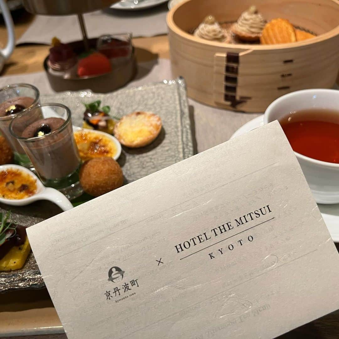 蒼井ちあきさんのインスタグラム写真 - (蒼井ちあきInstagram)「▶︎HOTEL THE MITSUI KYOTO  京丹波栗の アフタヌーンティー𓂃 𓈒𓏸❁⃘ 10/1〜11/30までの期間限定🫖♡  ゆったりとした雰囲気の中、 秋を感じられてとても素敵な時間でした𓌉𓋪𓌉ᐝ  #京都カフェ #京都グルメ #京都スイーツ #京都ランチ #京都観光 #京都 #関西グルメ #カフェ #アフターヌーンティー #スイーツ #紅茶のある暮らし  #kyoto #hotelthemitsuikyoto #afternoontea #kyotocafe #kyotojapan #twg #cafe」11月18日 17時33分 - __aoi513