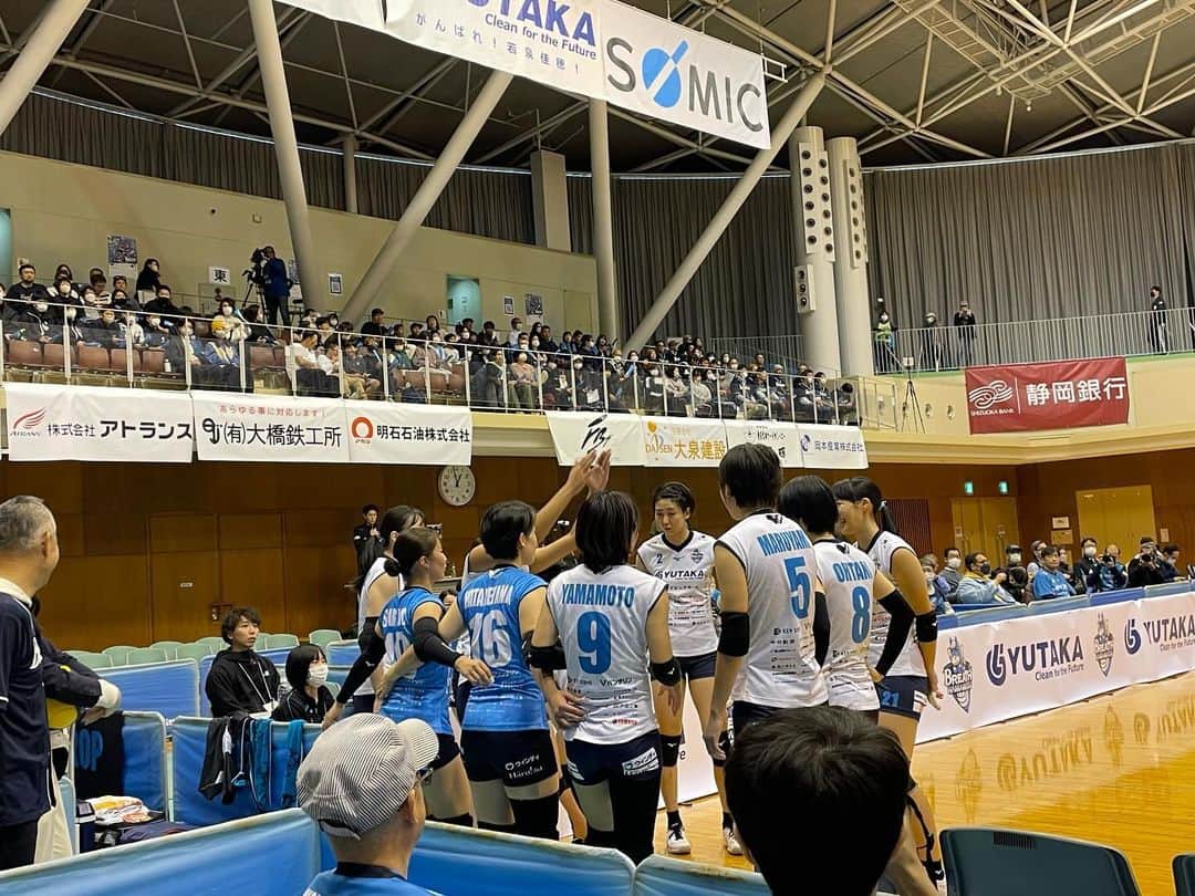 大林素子さんのインスタグラム写真 - (大林素子Instagram)「ブレス浜松 ホームゲーム初戦 ありがとうございました 応援団長の、カトショーさんありがと！明日も頼んだ」11月18日 17時35分 - m.oobayashi