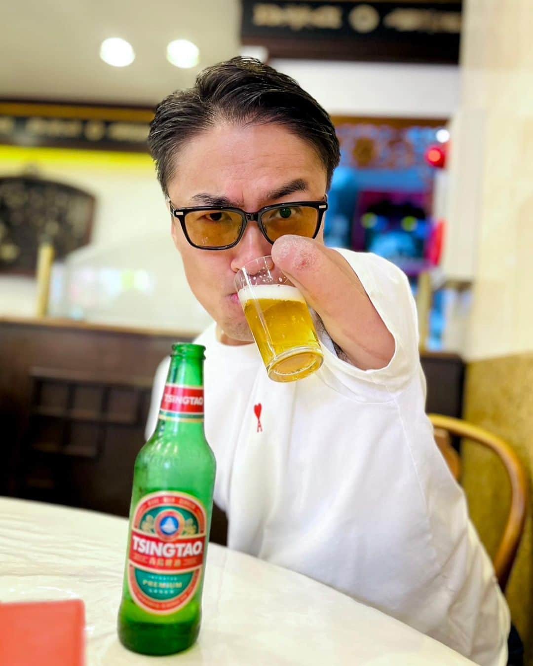 乙武洋匡のインスタグラム：「めったに飲まない #ビール🍺   なぜか昼からだと美味しく感じる！？  #横浜中華街」