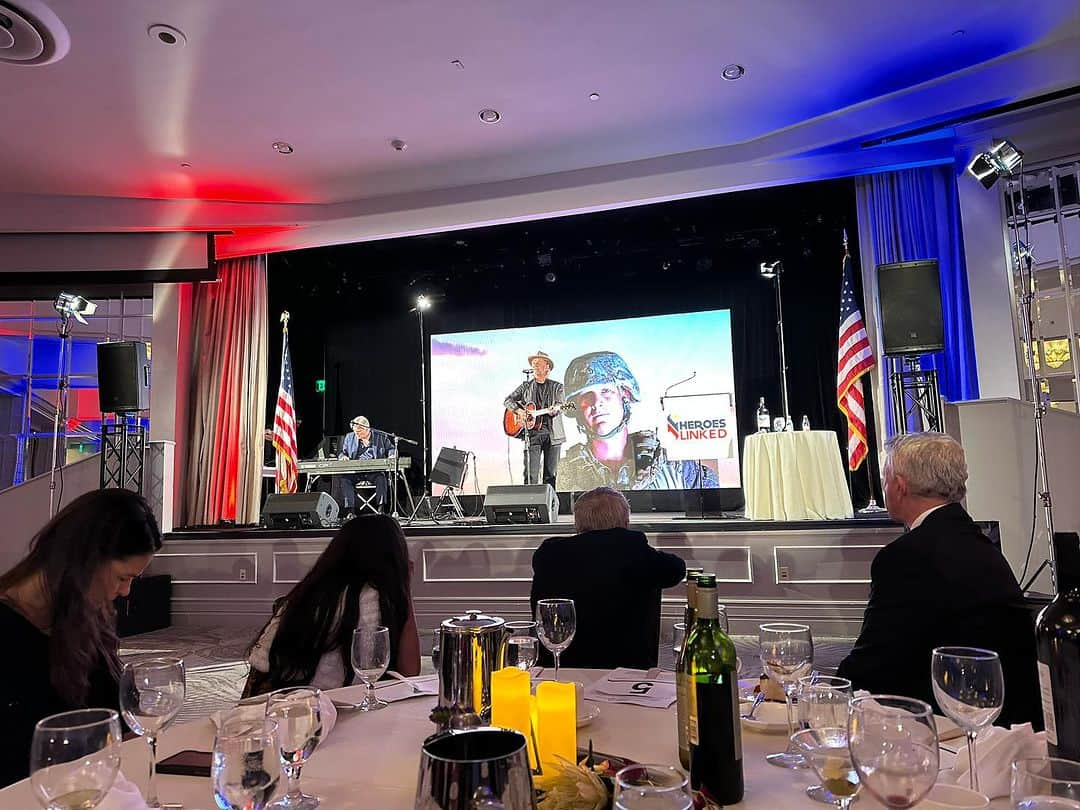 ロバート・パトリックさんのインスタグラム写真 - (ロバート・パトリックInstagram)「Great night saluting @garysiniseofficial and @garysinisefoundation for his exemplary advocacy of our veterans! #freedomisnotfree🇺🇸 @heroeslinked」11月18日 16時04分 - ripfighter