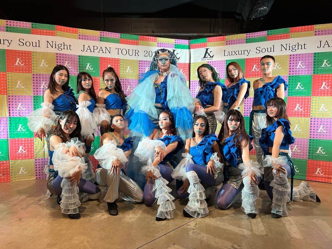 Yakoのインスタグラム：「LUXURY SOUL NIGHT IN NAGOYA 🧜‍♀️Yako number🌊🪼 💙🩵🤍💙🩵🤍💙 @rafa__clitolia555  @natsu0523_  @ririri_ari  @__ozll  @nahochi_610  @kousuke_nomura_  @4sk____r23  @satoshin.0220  @ogr.yuk  @mikakoloveinfinity  @alicebasi1127  @vvv__07  💙🩵🤍💙🩵🤍💙 このメンバーだから完成できた作品✨ みんな頑張ってくれて本当にありがとう！！ リハも和やかな感じでできて私自身もめちゃくちゃ楽しかったー💖 再演したいね🫣🩷  このような素敵な機会をくださった @luxurysoulnight 様 @luxurysoulnight_non 様 本当にありがとうございました！！」