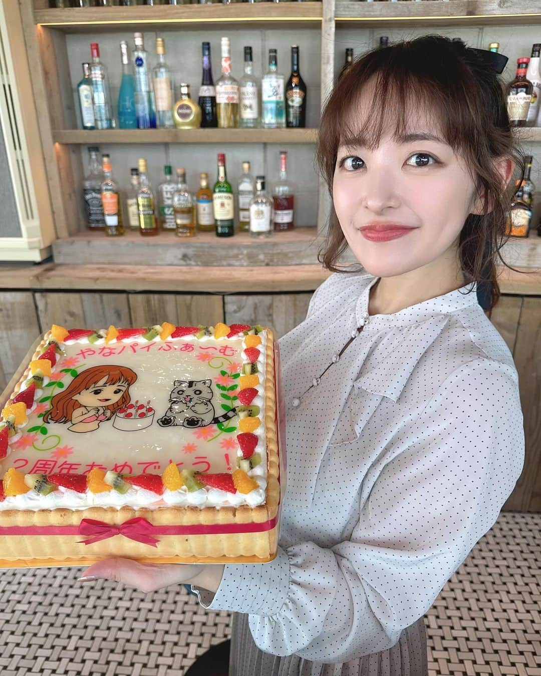 柳瀬さきのインスタグラム：「ファンクラブ2周年記念イベント🐈ありがとうございました！🥰  サプライズのケーキ🎂も 幸せでございました！  シンバ🐱も入れてくれて 嬉しい☺️  配信でみてくださった皆さまも コメントやスタンプたくさん 本当に感謝です！！  これからも頑張ります😆💪」