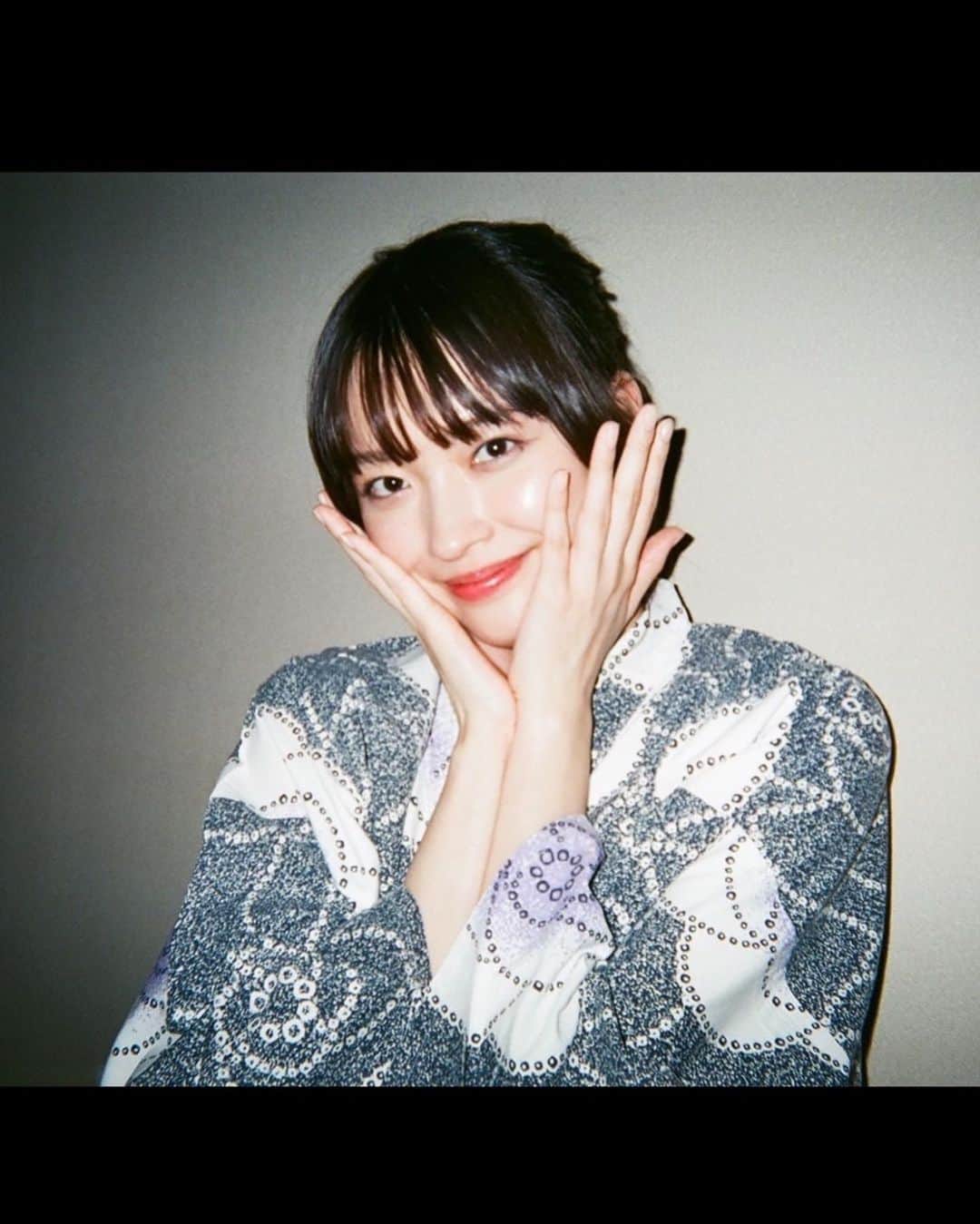 茅島みずきさんのインスタグラム写真 - (茅島みずきInstagram)「⁡ 実は仲良しの新谷と熱海に行ってきました〜‪☺︎‬‪ ⁡ ⁡ とにかく楽しすぎる計画性ゼロの旅でした😂 ずっと笑ってたかと思うとお互い疲れて無言になったり、深夜に明日どこ行くー？って散々話し合ったのに結局全然違うところに行ったり、、(笑) ⁡ ⁡ でも全部が楽しくて幸せな時間でした！！ ⁡ ⁡ とにかく新谷の可愛い写真が沢山撮れて私は大満足です。 ⁡ ⁡ また行こうね！！ ⁡ @yuzumi_shintani」11月18日 16時23分 - mizukikayashima_official