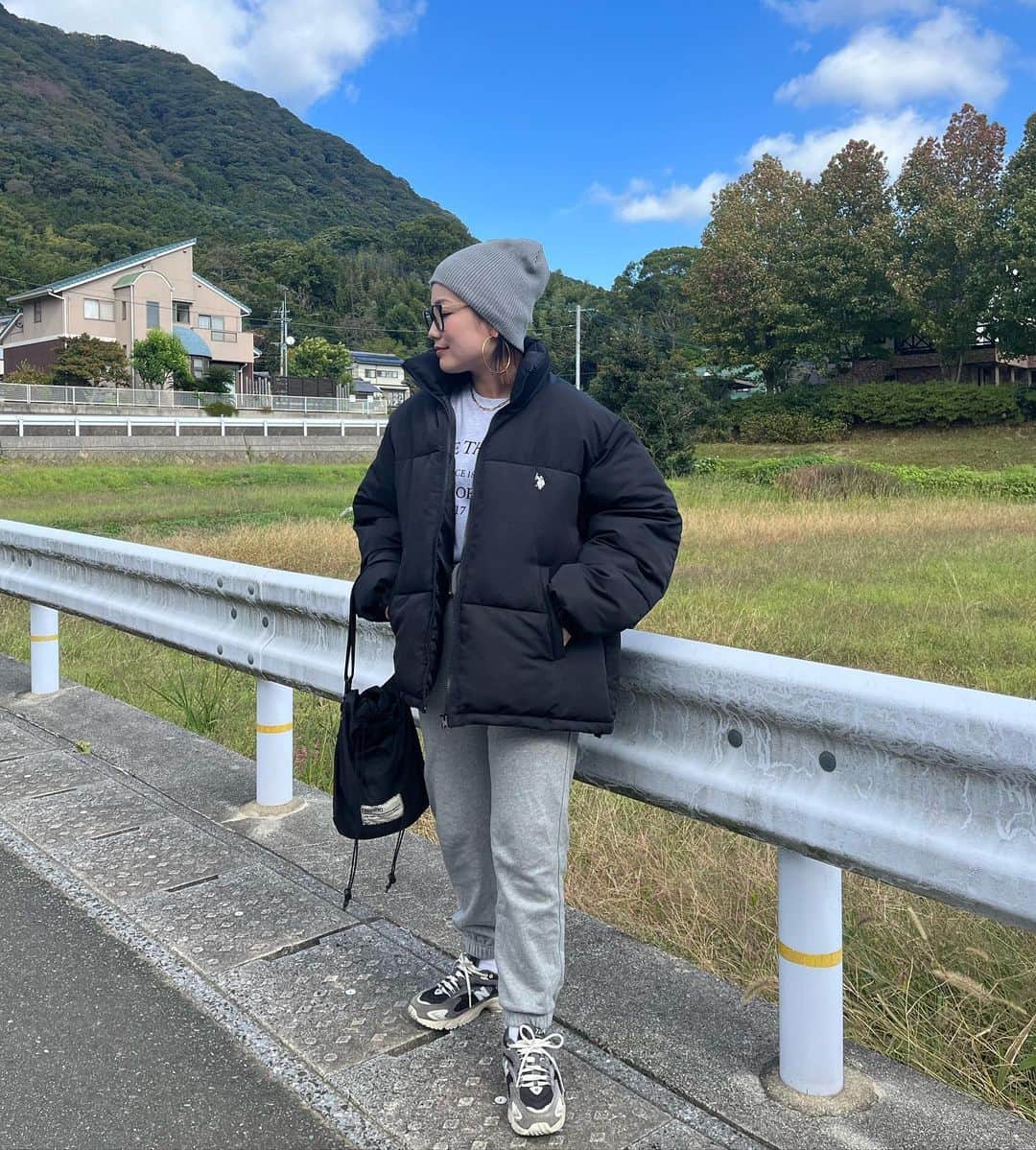 くんちゃんのインスタグラム：「・ ・ ・ 今日は寒くて寒くて みかん狩りに行ったけどこのｼﾞｬｹｯﾄが活躍した♡ ・ @wego_zozo  @wego_official  @zozotown  ✓U.S.POLO ﾀﾞｳﾝｼﾞｬｹｯﾄ ・ ゆったりｵｰﾊﾞｰｻｲｽﾞ感がたまらんｶｯｺｲく着れるｼﾞｬｹｯﾄ♡ ・ ﾎﾞﾘｭｰﾐｰで暖かい♡ ・ ほどよいｽﾀﾝﾄﾞｶﾗｰで首元も暖かい♡ ・ ZOZOTOWNでSALEなってたよ〜𓀛 ・ ・ #PR #WEGO #ウィゴー #ダウンジャケット #ジャケット#冬コーデ#アウターコーデ#しまむら#しまむらコーデ#しまむら購入品#しまむらパトロール#しまパト#gu#guコーデ#スウェットパンツ#メガネ女子#アラフォーコーデ#30代コーデ#30代ファッション#zozotown#zozotown購入品#お洒落な人と繋がりたい#おしゃれさんと繋がりたい#韓国っぽ#韓国ファッション#大人コーデ#大人ファッション#大人カジュアル#ママコーデ#ママファッション」