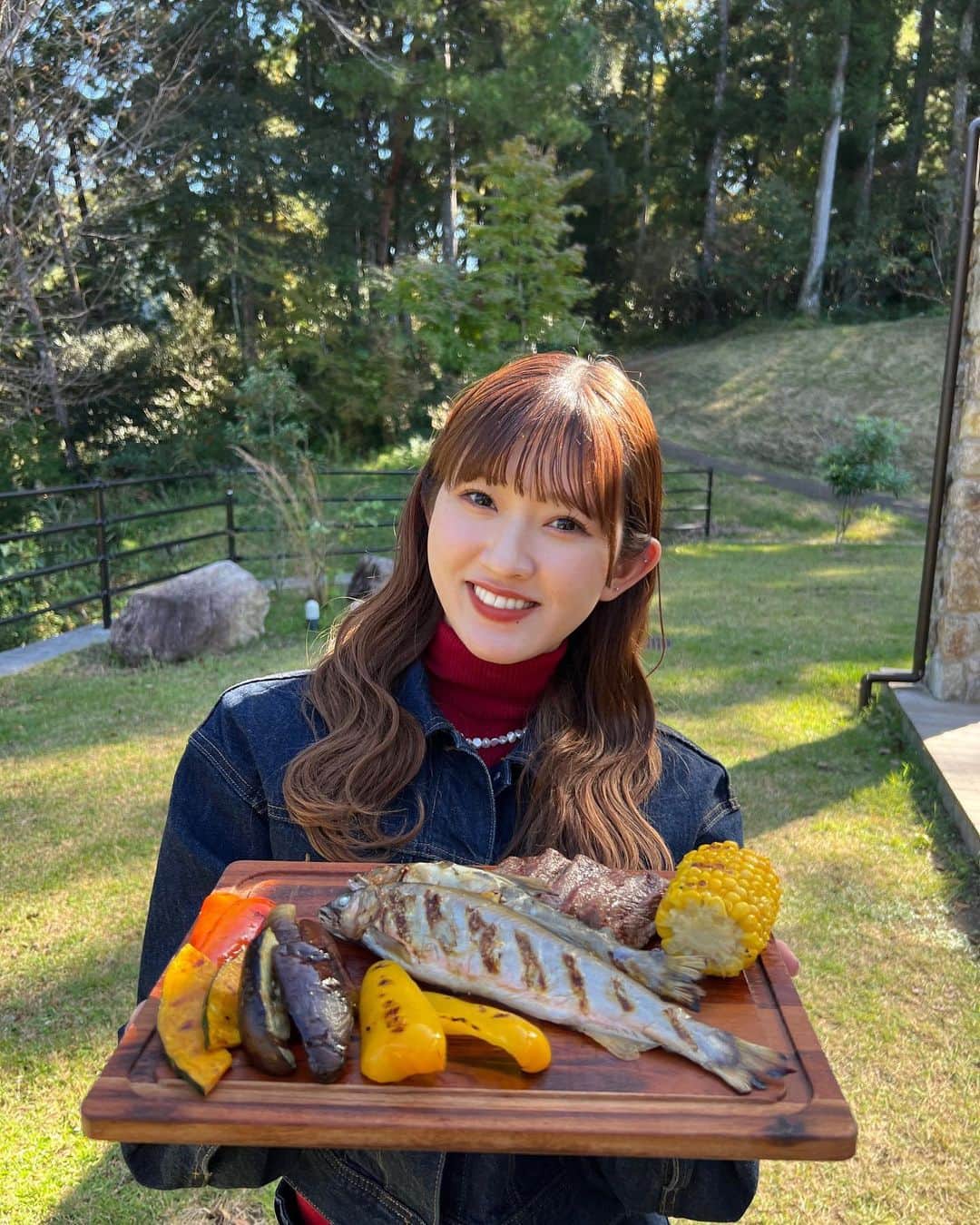 川村文乃さんのインスタグラム写真 - (川村文乃Instagram)「モンベルアウトドアヴィレッジ本山の 「ハーベステラス本山」でBBQしました🏕  吉野川でとれた鮎 身がほくほくで美味しかったです😋 旨みがぎゅっと詰まっちょった！  去年は仁淀川で釣った鮎を塩焼きにして食べたかやけど BBQでほかの食材と食べるのもいいですね〜☺️  嶺北満喫セットは 鮎の他に土佐あかうしとはちきん地鶏も食べれて 大満足でした💯  #ANGERME#アンジュルム#川村文乃#高知県#鮎#かむ高知観光#ハーベステラス本山#モンベルアウトドアヴィレッジ本山#pr」11月18日 16時38分 - ayano_kawamura.official