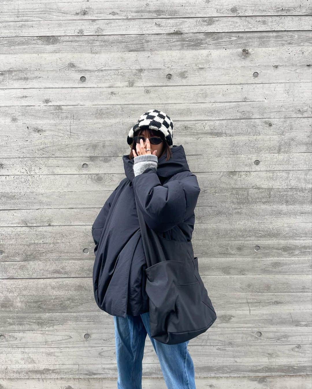 垣内彩未のインスタグラム：「続々とNEWアウターの出番来てます🕺  こちらは @blackbymoussy_official 。  ブラックバイのアイテムは 普段から着回せるものが多くて🥺✨  #PR #BLACKBYMOUSSY #blkby」