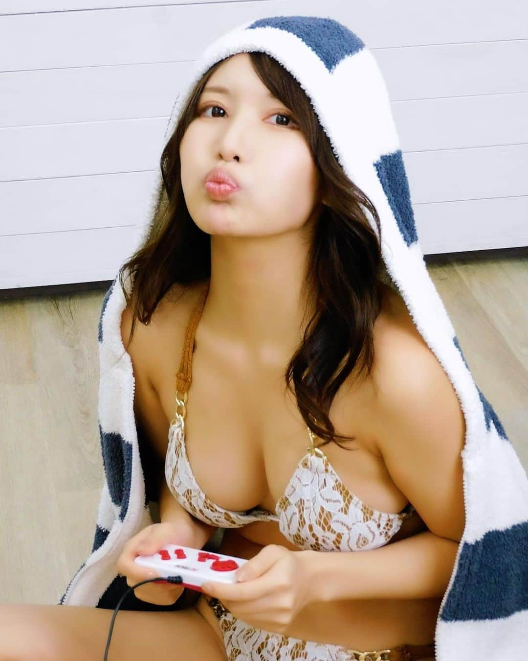 琴井ありささんのインスタグラム写真 - (琴井ありさInstagram)「🎮❤️🎵  #gravureidol  #japanesegirl  #グラビアアイドル  #琴井ありさ」11月18日 16時49分 - arisa_kotoi