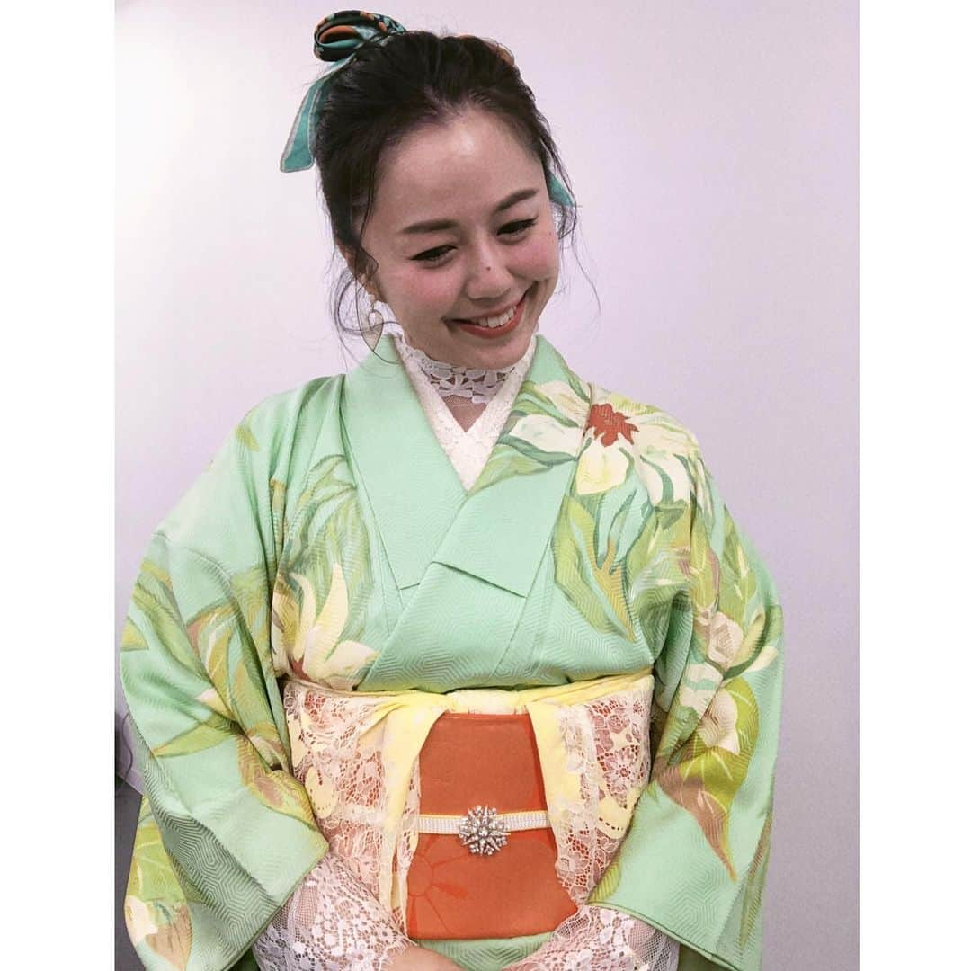 桂紗綾さんのインスタグラム写真 - (桂紗綾Instagram)「レトロポップな和洋ミックス💚🧡  #梅の花の帯  #バタフライ帯揚げ  #着物コーデ  #アンティーク着物  #アンティーク着物コーデ  #ブーツ以外  #アンティーク  #梅酒イベント  #ほろ酔い」11月18日 16時49分 - saaya_katsura_abc