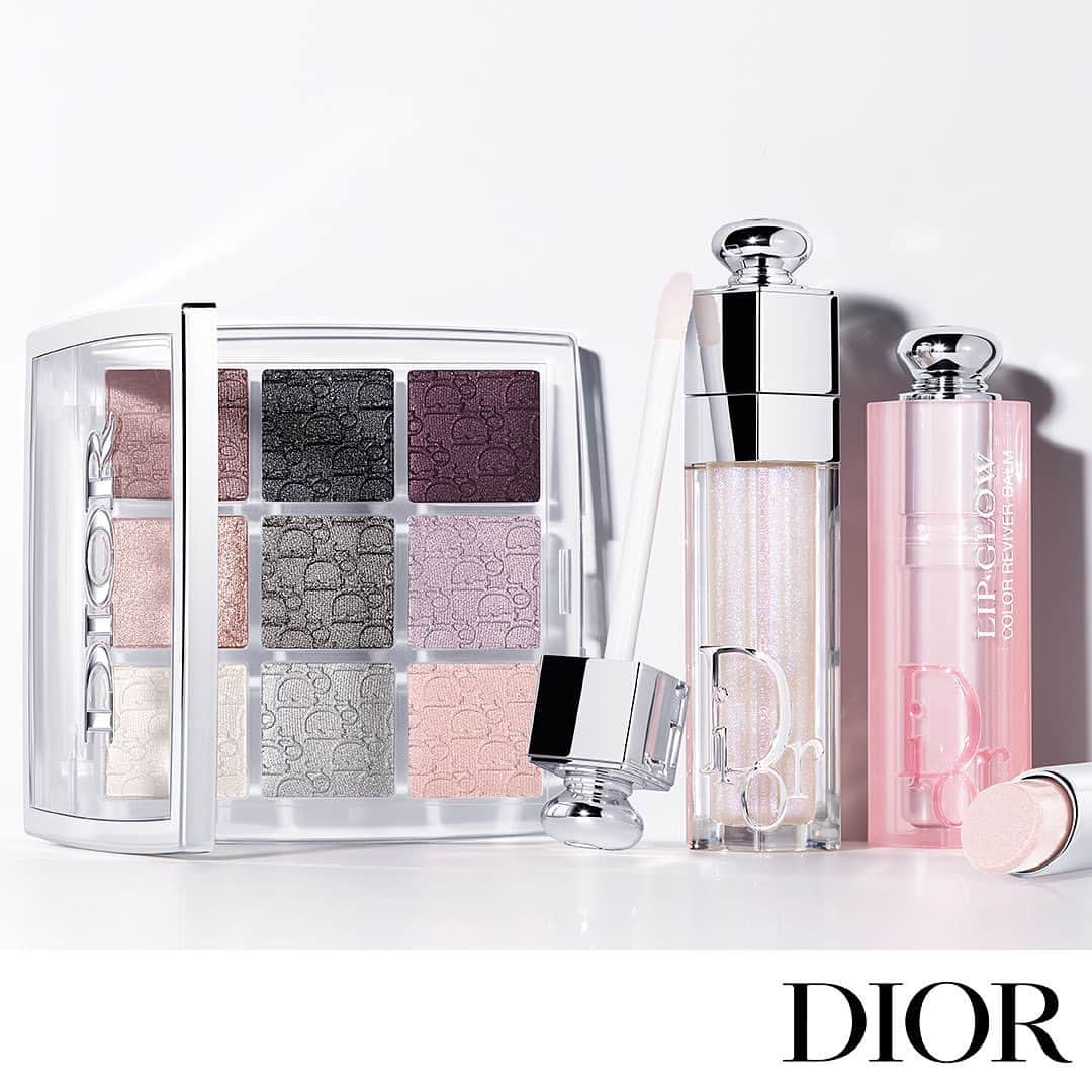 cosme_beauty_ssのインスタグラム：「バックステージ ホリデー 2023  華やかなホリデー シーズンを祝して、コッパ―とシルバーが美しいハーモニーを奏でる限定のアイ パレットとリップ アイテムが登場。 鮮やかな発色で様々な質感を楽しめるアイ パレットは、 シマー、サテン、マット、そしてホログラフィックのエフェクトが多彩な表情を演出します。 人気のリップ マキシマイザーとリップ グロウからは、それぞれのアイ パレットにぴったりな限定シェードが特別なシーズンのメイクアップを一層輝かせます。  2つのハーモニーで目元と唇を彩り、心躍るホリデー ルックを完成させて。  #西武そごう #seibusogo #ディオール #dior #DiorBeauty」