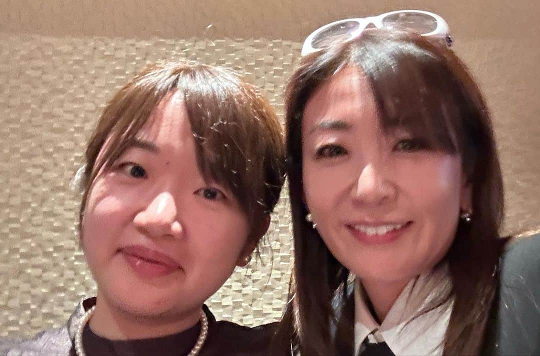 中島史恵のインスタグラム：「健貴お兄ちゃんの 娘さん由貴ちゃんの結婚式に😊⭐️  幸せのお裾分けを いっぱい頂きましたぁ🩵  山浦くん⭐️ 由貴ちゃん🩵 末長くお幸せに❤️  姪っ子あきらからの 朗報も近そう😊 明日は秋葉原でいつもより少し早いですが 11.30からお会いしましょう😊 勿論その後はavityレッスンでお待ちしております🩵」
