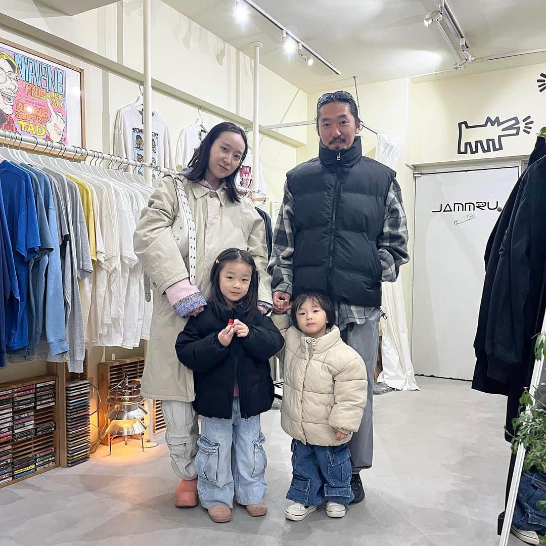 のインスタグラム：「ご近所さんだったお洒落ファミリーが引っ越しちゃうよ〜🥲寂しいけど、次会える時は新メンバー増えてるね！楽しみ💓また遊びにきてね〜🫶🏻 #jammru_snap」