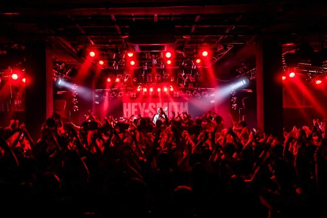 HEY-SMITHのインスタグラム：「11/17(金) 横浜BAY HALL “Rest In Punk Tour” photo by @hayachinphoto」