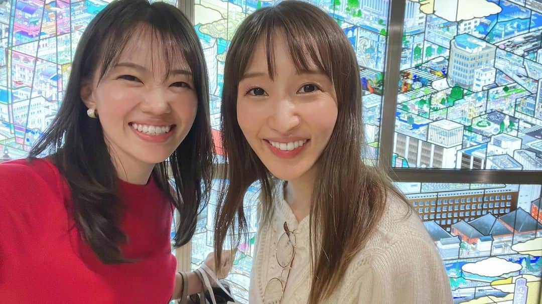 眞家泉のインスタグラム：「. しばらく前に、とても久しぶりに、なっちょと🌻 一緒に過ごす時間はやっぱり居心地がよくて、あれもこれもそれも話しちゃう なっちょは変わらず思いやりに溢れていました  当時は、週1で2時間？3時間？一緒に番組をやったり、全国ツアーへ行ったりもして、思い出たくさんです ちーちゃんとも早く会いたいです 私は誰がなんと言おうと、生涯、3人目のシェアーでいさせてもらいます ☺︎   （久しぶりに開いたTwitterで、なっちょが嬉しすぎることばかり書いてくれてたので、スクショして保存しました）」