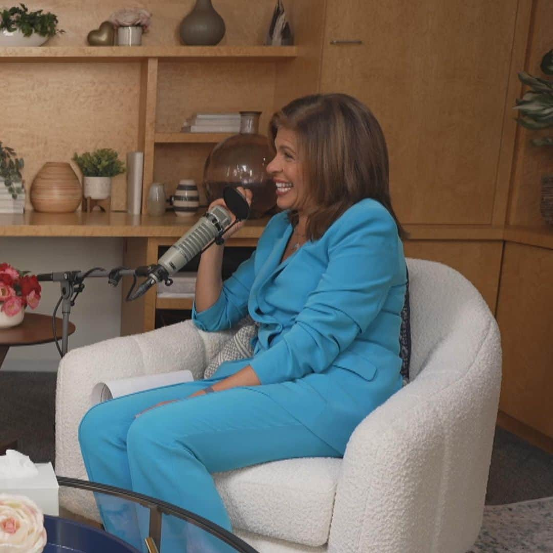 マリア・メノウノスさんのインスタグラム写真 - (マリア・メノウノスInstagram)「I was so honored to join @hodakotb for the new season of her podcast Making Space! We talk about my health journey, motherhood, and so much more.  With all of the craziness I've experienced in my health journey, the most important thing I've learned and want to share with others is to be the CEO of your health. I started @healsquad to help people get access to the best information, top doctors, renowned healers, and top people in all areas of life so we can get better. Doctors are amazing, but so often overwhelmed and don't have a lot of time with us. That's why taking action in being the CEO of our health, keeping records of what we're experiencing, and being persistent when we know something is wrong is necessary. I know it can be scary to speak up, but we have to advocate for ourselves and I really want to help people find their voice and take control of their health 🤍」11月18日 8時34分 - mariamenounos