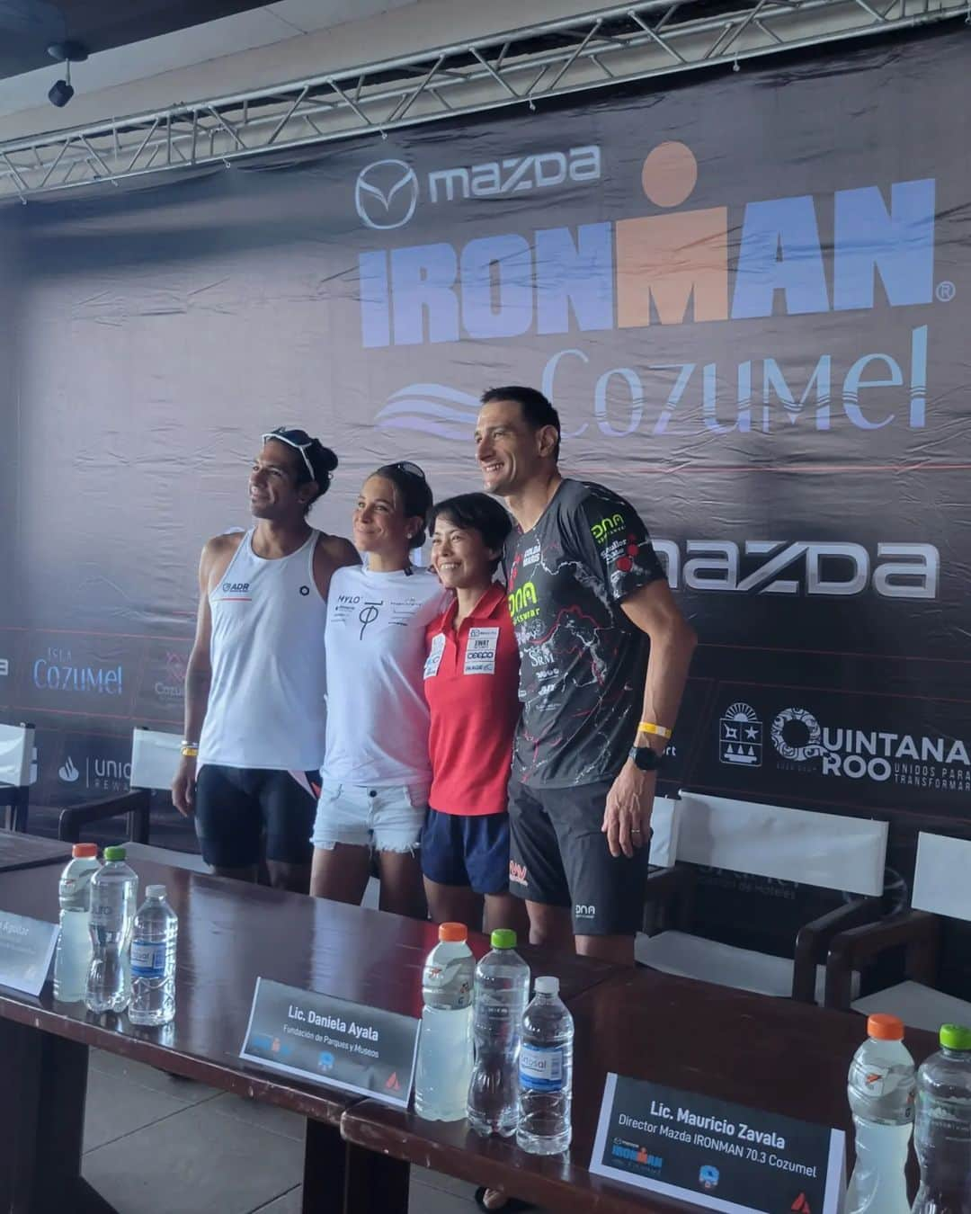 上田藍さんのインスタグラム写真 - (上田藍Instagram)「. 🇲🇽　🇲🇽　🇲🇽　🇲🇽　🇲🇽　🇲🇽  press conference.🎤🎤🎤🎤✨  It is an honor to meet all of you who support IRONMAN COZUMEL and all of the contestants.  And I am grateful to be able to participate in this memorable 15th Cozumel tournament.🤗✨  今日は、トライアスロンメキシコから記者会見への出席依頼をいただき、レースの意気込みや、今年で15回目を迎えるこの美しいアイアンマンコスメル大会に出場をできることの喜びなどをお伝えさせて頂きました。  大会を支えてくださるスタッフの皆さんや、出場するプロカテゴリーの選手の皆さんと交流をもつことができ、ありがたかったです🍀  引き続き、丁寧に仕上げていきたいと思います🙌☀️  🌟11月19日(日) 🇲🇽7時02分・女子プロスタート(日本時間🇯🇵21時02分) 皆さん！応援パワーを宜しくお願いいたします🌟  感謝🌿  #triathlonmexico 🇲🇽 #ironmancozmel #triathlon  #アイアンマン #コスメル🛳️🛳️✨ #トライアスロン #上田藍 #感謝❤️」11月18日 8時38分 - ai_love_tri