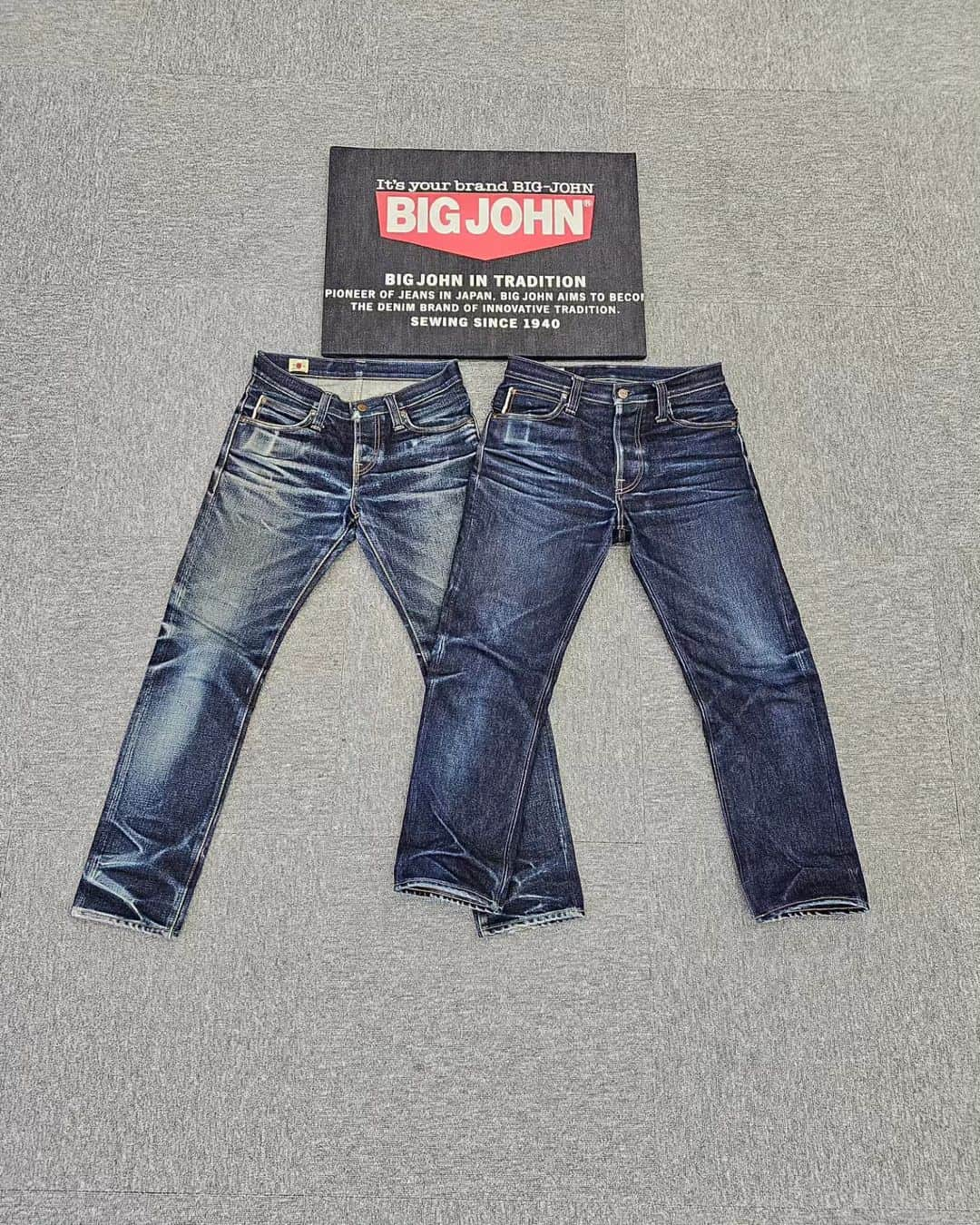 BIG JOHNさんのインスタグラム写真 - (BIG JOHNInstagram)「スタッフのRARE LOVEです。 M104G(23oz Regular Straight) 25,000円(税込27,500円)、30in穿き込み232日目となります。  左:M106G(23oz) 29in 366日着用保管中 右:M104G(23oz) 30in 本日で232日着用 今回で23oz 4着目の穿き込みとなります。  🌟M106G  29in  366日　保管中🌟 2019.3.1～2020.2.29  着用前日水洗い→3か月後水洗い→4か月後水洗い→5か月後水洗い後保管　　全て10分間.天日干し  ❇️M104G(Regular Straight)  30in 232日目❇️ 着用前日までに水洗い10分間　天日干し→裾上げ 2023.4.1～ 2023.7.31 ぬるま湯に5分浸しなが圧し洗い+水洗い10分、天日干し 2023.10.31 ぬるま湯に5分浸しながら圧し洗い+水洗い10分、天日干し  ◽️A pioneer in Japanese Jeans   -BIG JOHN-    from KOJIMA to the world ◽️  RARE LOVE (staff)  Thank you for checking our posts 🙏  LEFT:  M106G (23oz) 29in 〈Day366 and now during storage〉  RIGHT: M104G(23oz) 30in 〈Day 232〉   #bigjohnjeans#deim#denimhead #23oz#穿き込み#23オンス#denimfades#rawdenim#selvage#selvagedenim　#ヘビーオンス#国産ジーンズ#児島ジーンズ　#Japanesedenim #kojima#ビッグジョン#denimstyle #ビッグジョンジーンズ#デニム#国産#denimjeans#児島#365daysoffade #エイジング#経年変化#レアジーンズ#drydenim#japandenim#denimlovers#denimporn」11月18日 8時39分 - bigjohnjeans