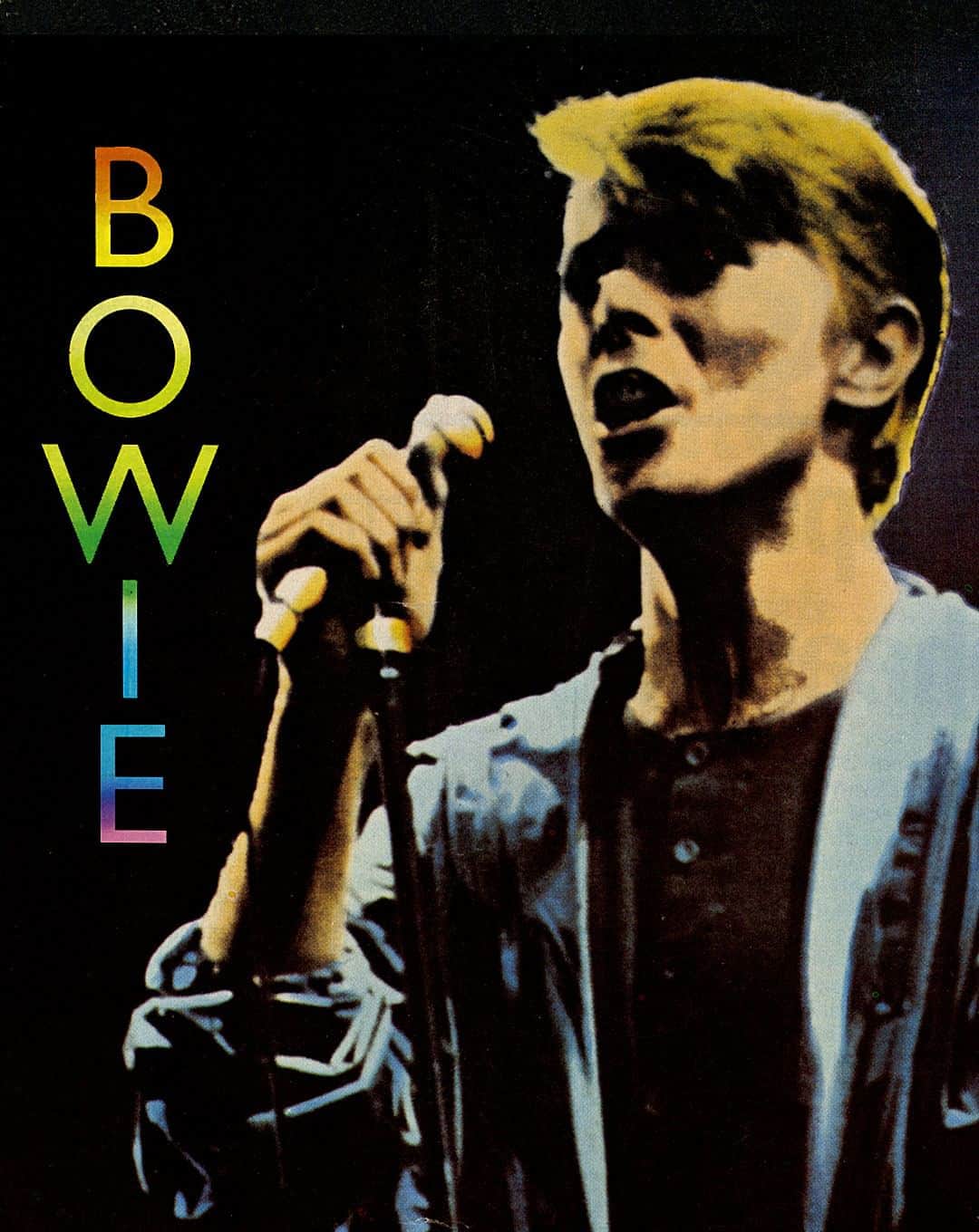 デヴィッド・ボウイのインスタグラム：「BREAKING GLASS LIVE EP IS 45  “Lately, I’ve been, Breaking Glass in your room again...”  When the 3-track Breaking Glass Live EP was originally released on 17th November 1978, it stalled at #54 on the Official UK Singles Chart. It was a glitch, the next single, Boys Keep Swinging, went Top 10.  That poor performance wasn’t repeated forty years later, when the 4-track picture disc version of the EP entered the UK’s Official Vinyl Singles Chart at #1.   That new 4-track version of the EP featured three previously unreleased live versions of the original EP tracks plus the addition of an unreleased live version of Hang On To Yourself.  Also, those four tracks are alternative performances to the ones that appeared on the live album WELCOME TO THE BLACKOUT (LIVE LONDON ’78), and none were featured on the original 1978 EP.   Phew, it’s confusing these days.  #DBBG40 #BowieBGEP45th」