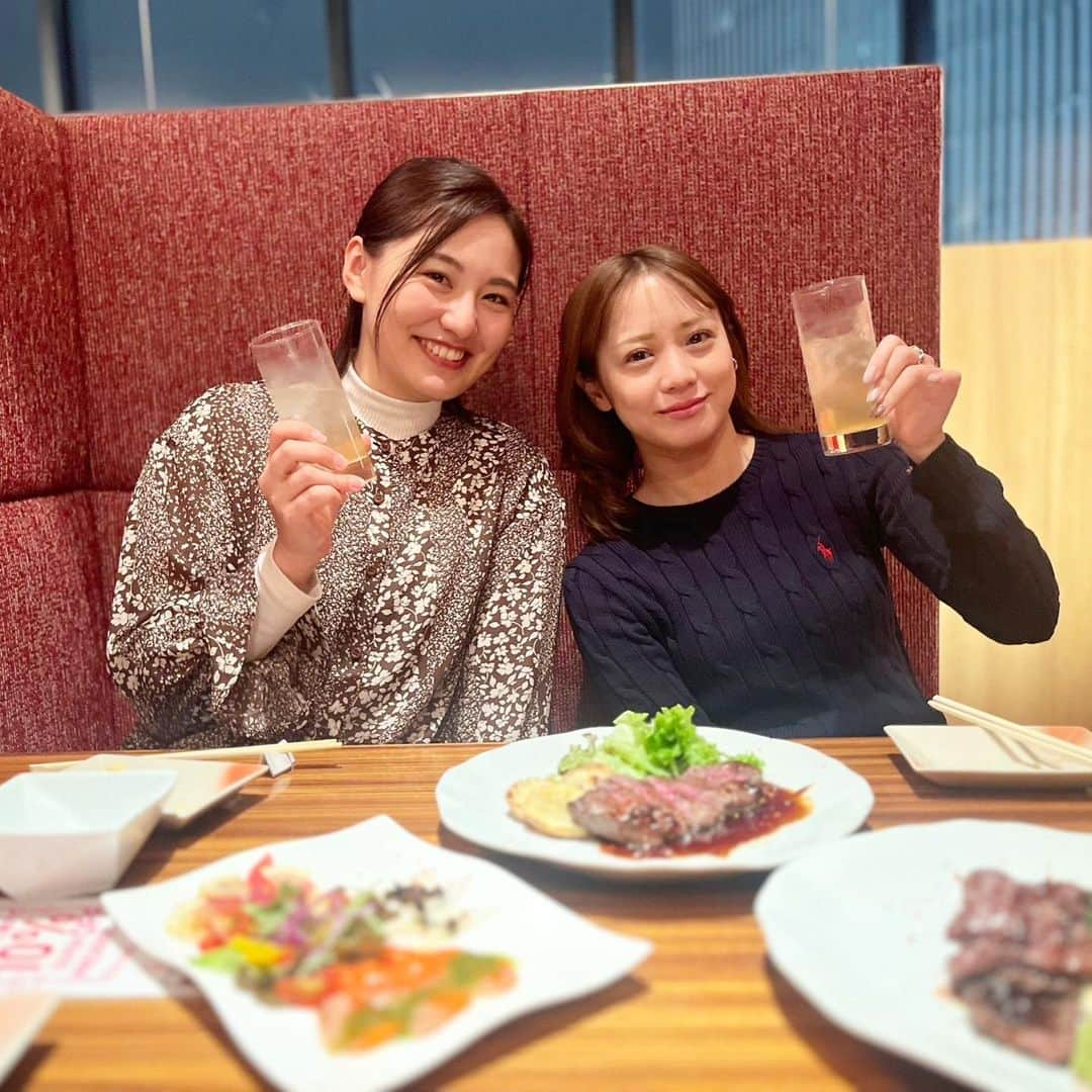 高山侑子のインスタグラム：「. 8ヶ月ぶりのウィザード女子会🥂 𓈒𓂂𓏸 まこっちゃんのお誕生日をお祝いしてきたよ🎂 ついでに私までお祝いしてもらって🥲♡  作品が終わってもこうやって長く付き合えるのは本当に幸せですねꕤ︎︎·͜· ︎︎  #仮面ライダーウィザード #女子会 #高山侑子 #奥仲麻琴 #Happybirthday」