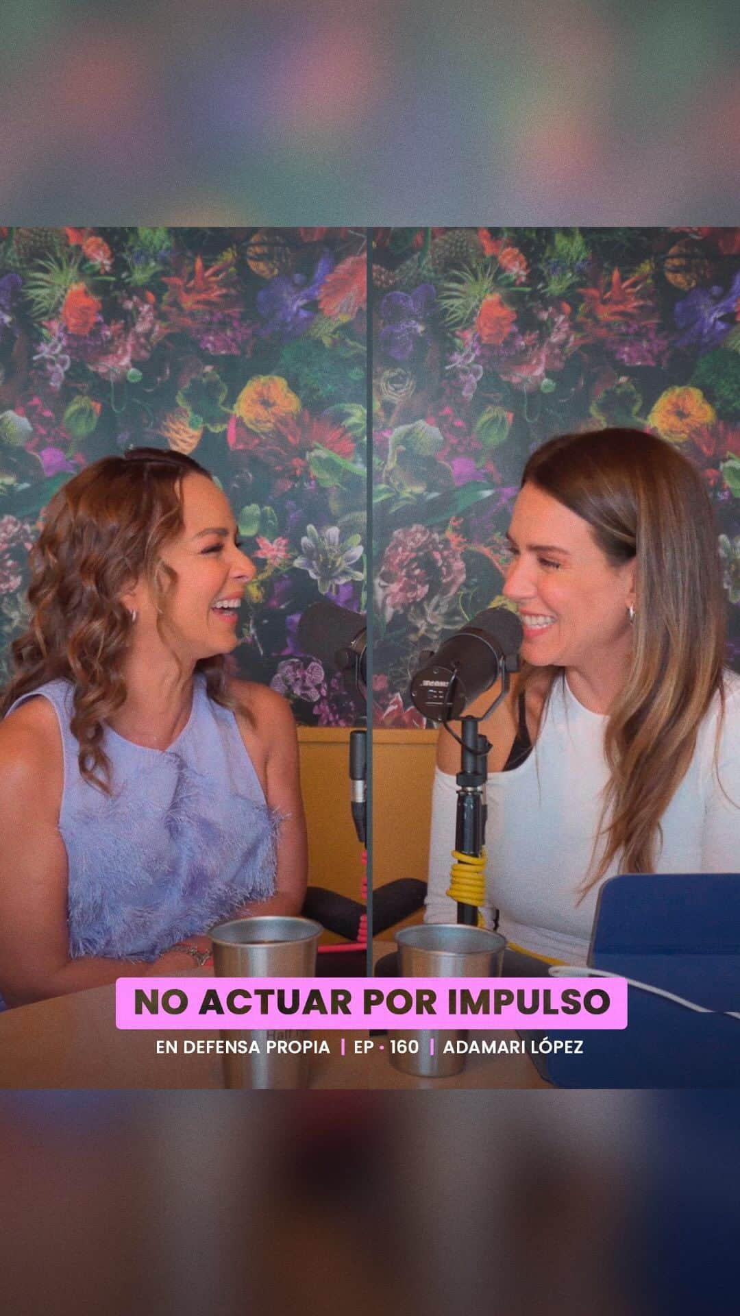 Erika De La Vegaのインスタグラム：「Quiero seguir compartiéndoles momentos del episodio de la semana pasada con @adamarilopez #EnDefensaPropia donde hablamos de sus nuevos proyectos, pero también de esas herramientas que ha aprendido en este camino de la reconvención, en terapia y experiencias de vida.  El episodio completo está disponible en todas las plataformas de audio: spotify, google podcasts, apple podcasts, amazon music y en mi canal de youtube.  #ErikaDeLaVega #podcast #adamarilópez #adamarilopez」