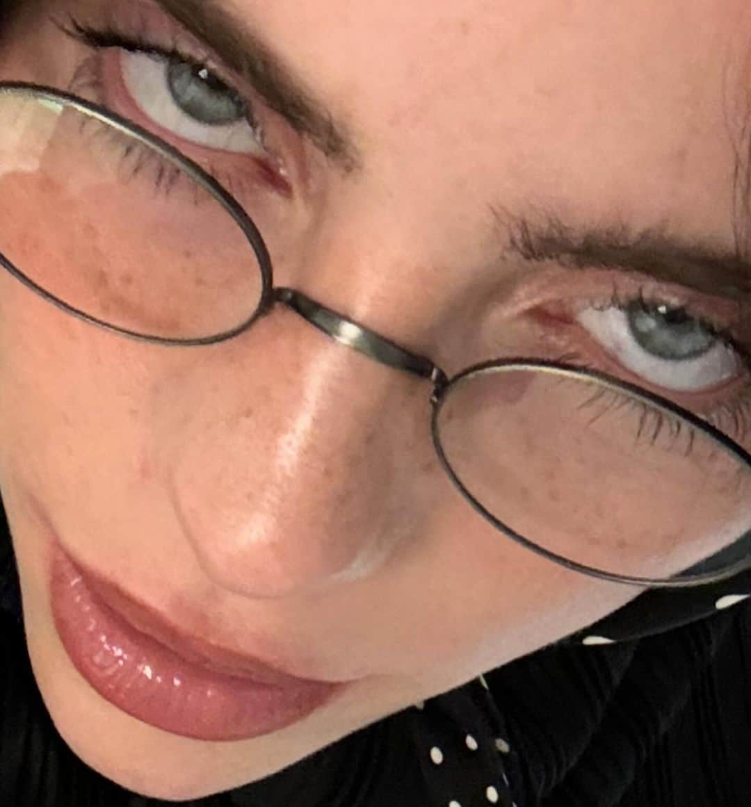 ビリー・アイリッシュさんのインスタグラム写真 - (ビリー・アイリッシュInstagram)「🔎」11月18日 9時04分 - billieeilish