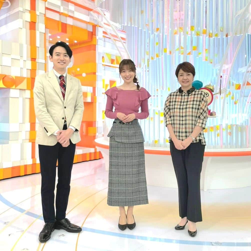 フジテレビ「めざましテレビ」さんのインスタグラム写真 - (フジテレビ「めざましテレビ」Instagram)「今週も #めざましどようび をご覧いただきありがとうございました✨  #キクエがキクヨ!で #芳根京子 さんがなんとも美味しそうにラーメン🍜を食べていましたね～😋  3人もラーメン談義に花が咲き…あぁ、今晩はラーメンが食べたくなりました⏰  #生田竜聖 #西山喜久恵 #阿部華也子」11月18日 9時23分 - mezamashi.tv