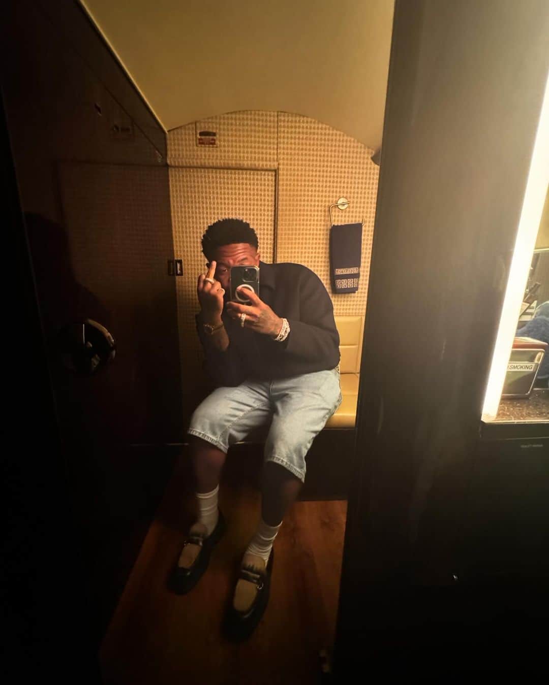 DJ.マスタードのインスタグラム：「The second picture describes how i feel as a newly independent artist. It’s pretty crazy because I guess i feel how dre felt when he was shopping the chronic .」