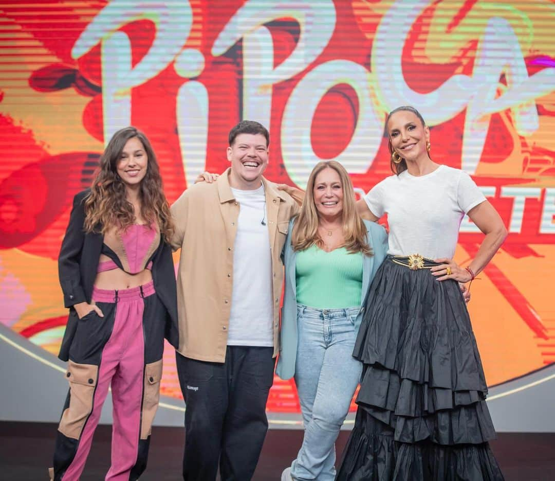 Susana Vieiraのインスタグラム：「Contagem regressiva para domingo ❤️🍿 Pipoca com @ivetesangalo   Crédito: TV Globo / Paulo Belote」