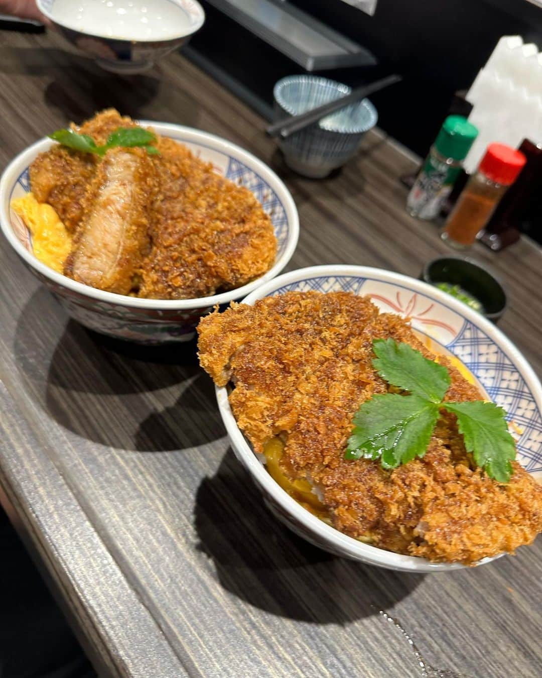 のインスタグラム：「なんて美味いんだー🥰  トミックさんと久しぶりに会えて幸せ💖大好き」