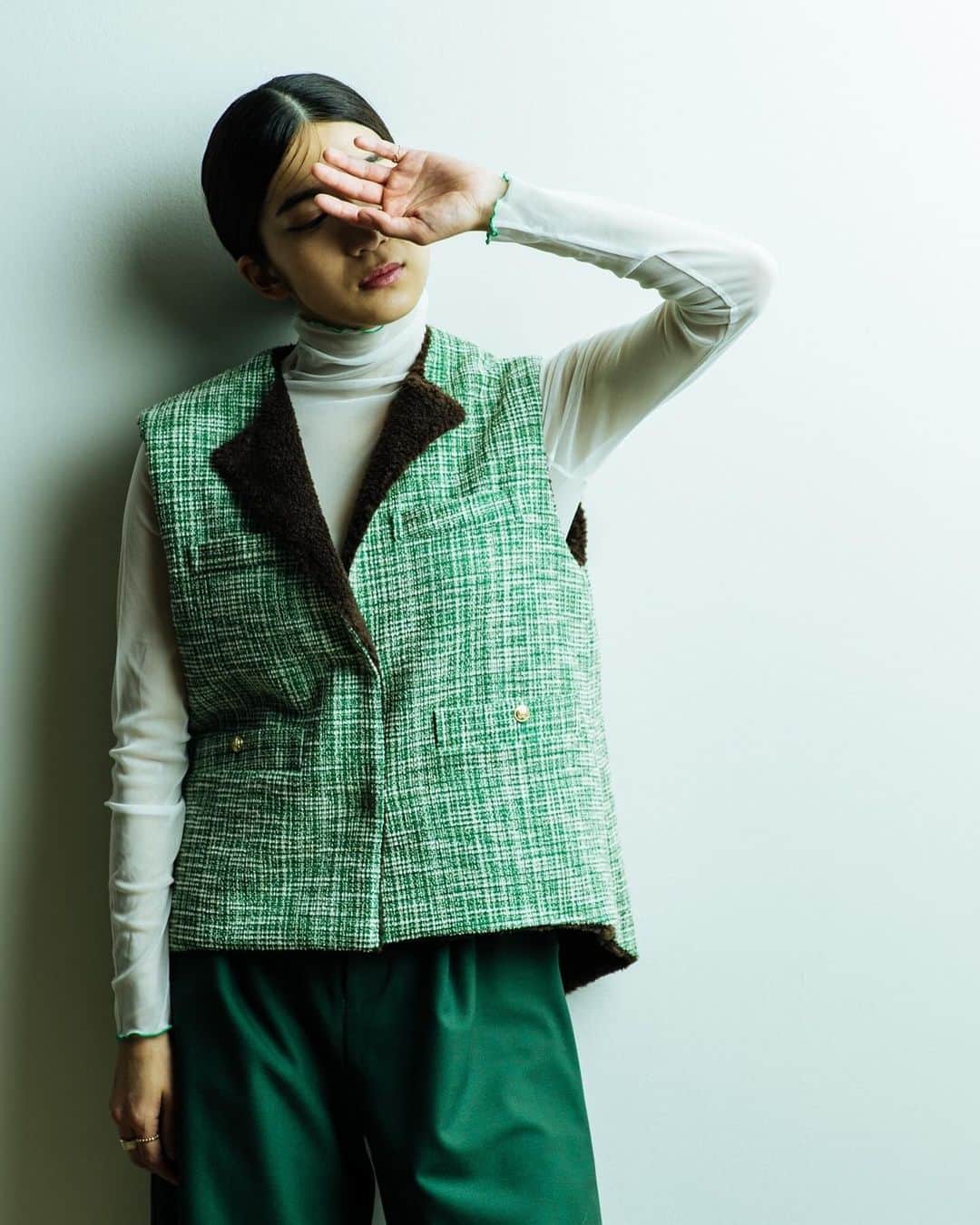 kittleのインスタグラム：「New arrivals  ⁡ Tweed reversible vest 裏がボアになっているのでとても暖かいベストです。リバーシブル仕様になっております。 とても軽くジャケットやコートに重ねて着るとおしゃれ度がUPするアイテムです。 ツイード素材の上品さとボア素材のカジュアルさが兼ね備えています。 ⁡ LINE友達追加すると、お得なクーポンや 会員様限定セールなどのご案内が届きます。 ⬇︎ https://lin.ee/Cc44uMv ⁡ #kittle #kittleto ⁡ 【𝗈𝗇𝗅𝗂𝗇𝖾 𝗌𝗍𝗈𝗋𝖾】 𝗁𝗍𝗍𝗉𝗌://𝗄𝗂𝗍𝗍𝗅𝖾𝗍𝗈.𝖼𝗈𝗆 𝖭𝖾𝗐 𝖺𝗋𝗋𝗂𝗏𝖺𝗅𝗌 →𝖤𝗏𝖾𝗋𝗒 𝖥𝗋𝗂𝖽𝖺𝗒 𝖯𝖬𝟩」