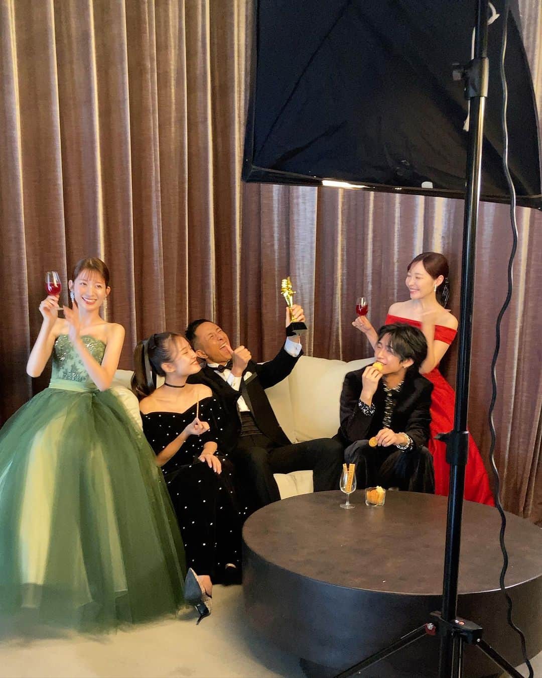 田中良子のインスタグラム：「今日からおはパーですね！ 私は別の仕事で行けなかったんですが😭、 私も出ているおは朝カレンダー、 是非ゲットしてくださいねー💓💓🥹」