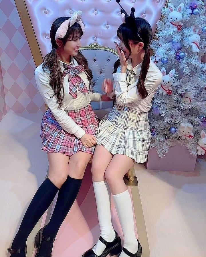 黛実希さんのインスタグラム写真 - (黛実希Instagram)「📍Japan🇯🇵/Sanrio Puroland 👗@choa_japan  念願のCHOAでサンリオピューロランド🎠叶っちゃいました🥺💕💕 嬉しすぎるよおおおお💗 はるちゃん一緒に制服着てくれてありがとう🥲💖 CHOAの制服って世界一可愛くない？？？？？🎀 サンリオピューロランド行くときはCHOAの制服着て行ってみてね🐩💓 可愛すぎて映えすぎて言うことなし🥰  はぁ〜〜〜💗 本当にCHOA制服世界一すぎる💘  #韓国制服#choa#制服レンタル#韓国制服レンタル#制服ピューロ#制服サンリオ#교복#교복스타그램#schooluniform#cosplay#코스프레  #サンリオピューロランド#sanriopuroland#산리오퓨로랜드  #サンリオ#sanrio#산리오#クロミ#マイメロ#kuromi#mymelody#쿠로미#마이멜로디#おそろコーデ#双子コーデ#サンリオコーデ#量産#量産型コーデ#量産型ヲタク#量産型」11月18日 9時52分 - candymiiiki