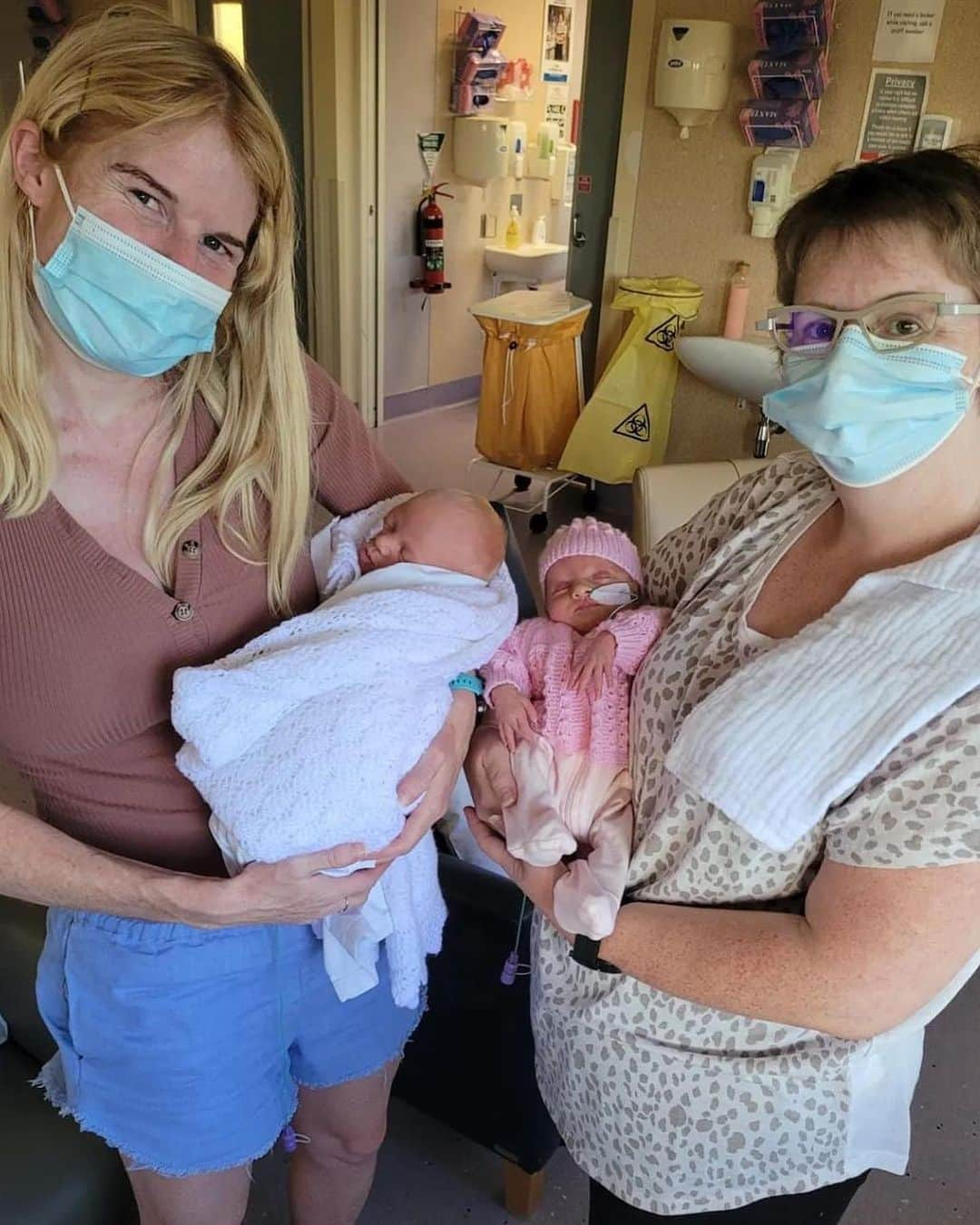 アンジェラ・ペティさんのインスタグラム写真 - (アンジェラ・ペティInstagram)「It’s World Premature babies awareness day!   Azaliah was born at 35 weeks last March! She weighed 2.21kg (4 pounds 14) and stayed in NICU at Christchurch Hospital for just over 3 weeks.  I had hyperemesis gravidarum, HG, and was vomiting throughout my whole pregnancy. We did not expect Azaliah to be early so it was a shock when my waters broke that early, 2 days before she was born. Labour was super painful (and I vomited a lot throughout it) but all worth it of course!   Sam and I sadly got covid 2 days after Azaliah was born and weren’t able to go into NICU for 5 days. It was awful not being able to see her but being reunited was the best thing ever and taking her home on Good Friday was so special!   We met some lovely families in NICU and know that they have babies in there from 23 weekers. The NICU nurses and doctors were amazing and take such amazing care of all the precious babies, as do thousands of other staff around the world!   We are so blessed to have such a beautiful, healthy toddler and have heard of so many prem babies growing up to do amazing things! Sending love to anyone else having already been or going through the NICU experience!」11月18日 9時58分 - angie_run800m