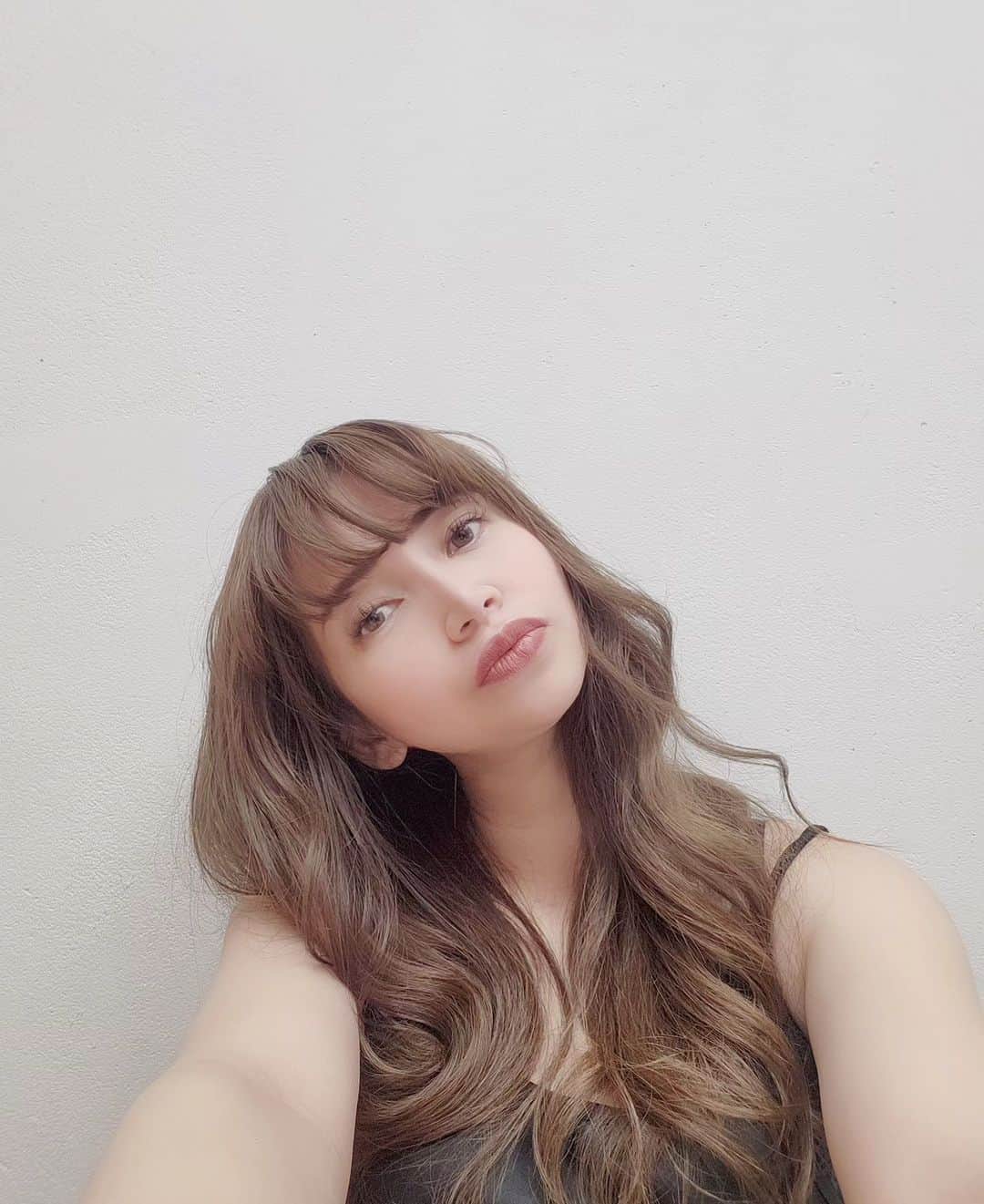 yuina.ushio ueharaのインスタグラム：「@suqqu_official のリップがかわいすぎて まだ1週間なのに ストック買うことを決意した。  @ushio.beauty にもアップする。」