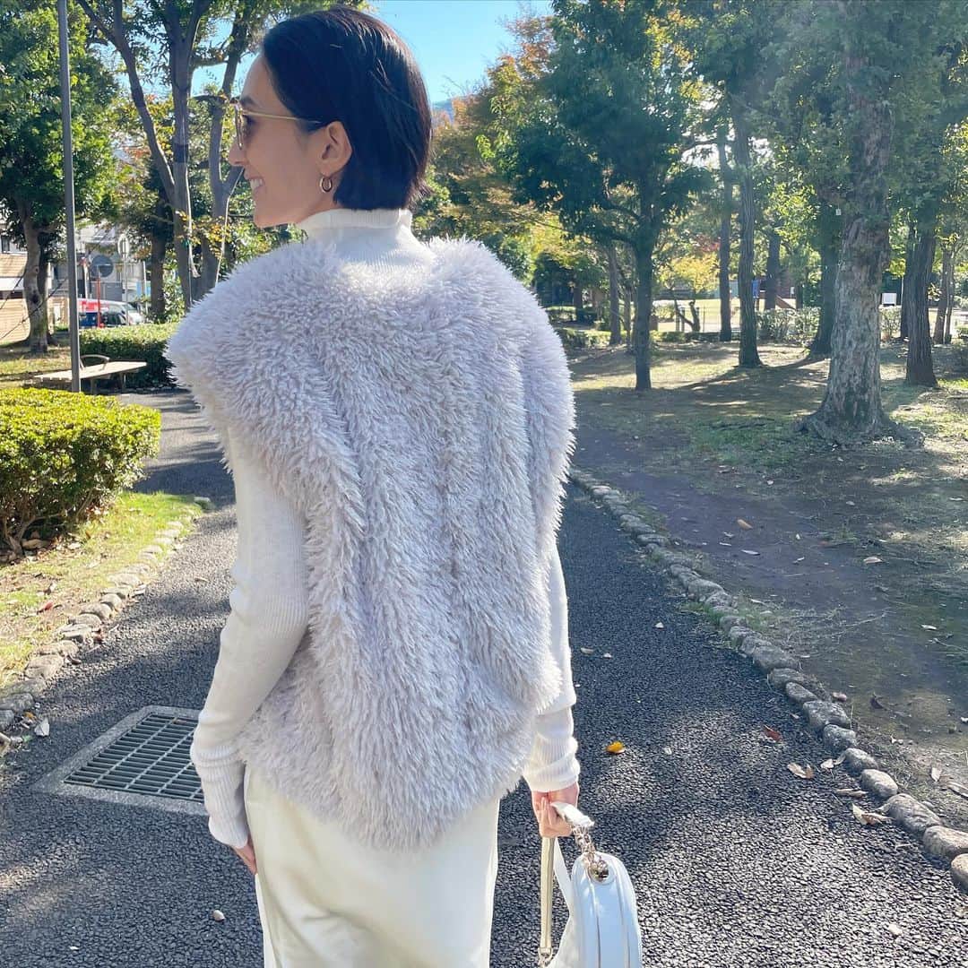 神山まりあさんのインスタグラム写真 - (神山まりあInstagram)「@urs_official  天気がいいのでお散歩。 あったかベストがちょうどいい。 Winter collection😍  #urs_official　#urs_styling　#ユアーズ　 #PR」11月18日 10時22分 - mariakamiyama