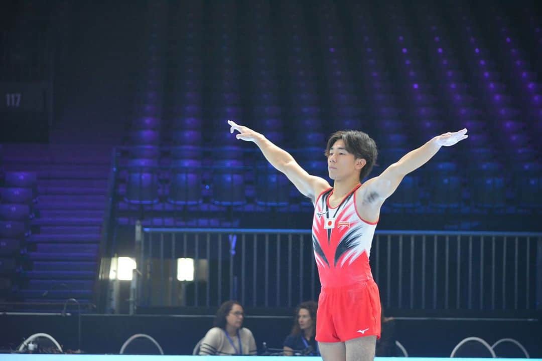 日本体操協会のインスタグラム：「【The MINAMI】認定‼️  2023種目別ワールドカップドーハ大会で南一輝選手が新技として実施、成功させた男子ゆかにおける 「後方かかえ込み2回宙返り3回半ひねり」が 【ミナミ】(H難度)と認定されたと FIGから発表されました📣✨  https://youtu.be/uIWGg-8cUx8?si=J-rJC7npXz21NN-7  #体操ニッポン #TheMINAMI #ミナミ #新技」