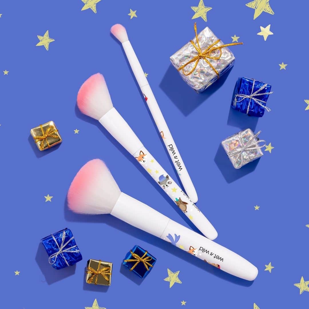 wet'n wild beautyさんのインスタグラム写真 - (wet'n wild beautyInstagram)「Soft as fox fur - at least we think so, they're vegan as always🤷‍♀️ Holiday Foxtrot 3-Piece Brush Set gives you a blush brush, powder brush, and crease brush 🦊 🖌️ ⁠ ⁠ Get the #HolidayFoxtrot collection ONLY at @UltaBeauty (online & in-store) #crueltyfree」11月18日 10時30分 - wetnwildbeauty