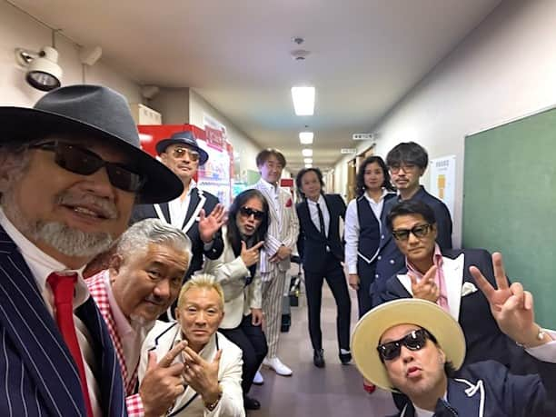 小野瀬雅生のインスタグラム：「2023年11月17日、『CRAZY KEN BAND World Tour 2023-2024 Presented by TATSUYA BUSSAN』STAGE08@名古屋日本特殊陶業市民会館ビレッジホール（愛知県名古屋市中区）においでくださった皆様☆ありがとうございました☆名古屋シャイコー☆クレイジーケンバンドで演奏するシアワセに浸っておりました☆昼顔もメリメリもハマ風も参加☆ワンダフルデイズもちょっとだけ☆サイコーでサイキョー☆はるもとさんの焼きそば差し入れウマウマウー☆名古屋でまた逢いましょう♫ #クレイジーケンバンド #ckb #crazykenband #worldtour2023-2024 #ワールドツアー #世界 #日本特殊陶業市民会館ビレッジホール #愛知県名古屋市中区 #ツアー8本目 #名古屋 #金山 #シャイコー #サイコーでサイキョー #ありがとうございました #昼顔 #メリメリ #ハマ風 #変則メンバー紹介 #横浜美味礼賛」