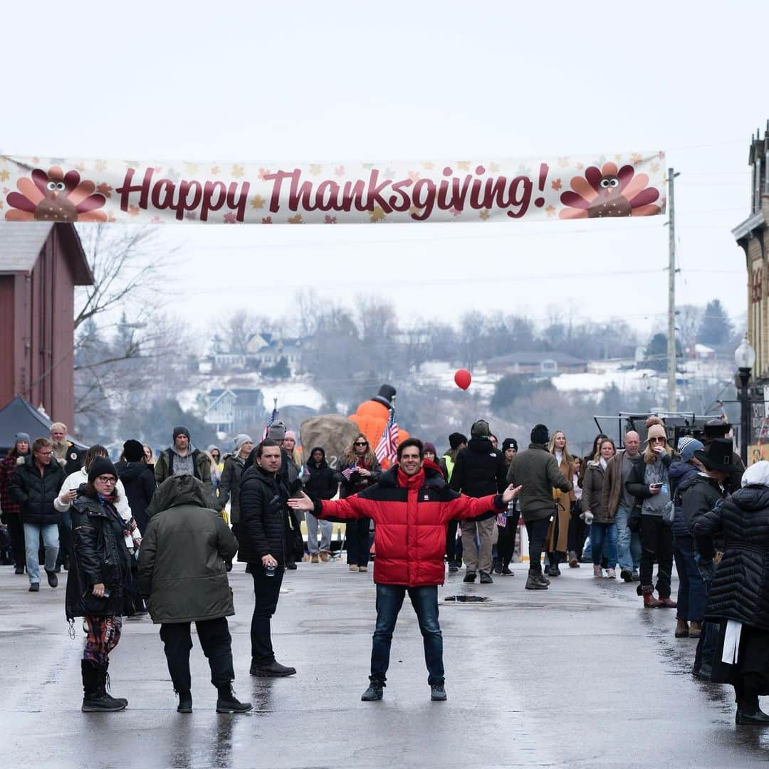 イーライ・ロスのインスタグラム：「@thanksgivingmovie has arrived. See it on the biggest screen you can with the biggest group of friends. Don’t miss what fans and critics are calling the best slasher since Scream 1. We worked for years on this and spilled all our blood on screen for it. Do not miss it opening weekend and take a non-horror loving friend to see if you can convert them. Now playing everywhere.」