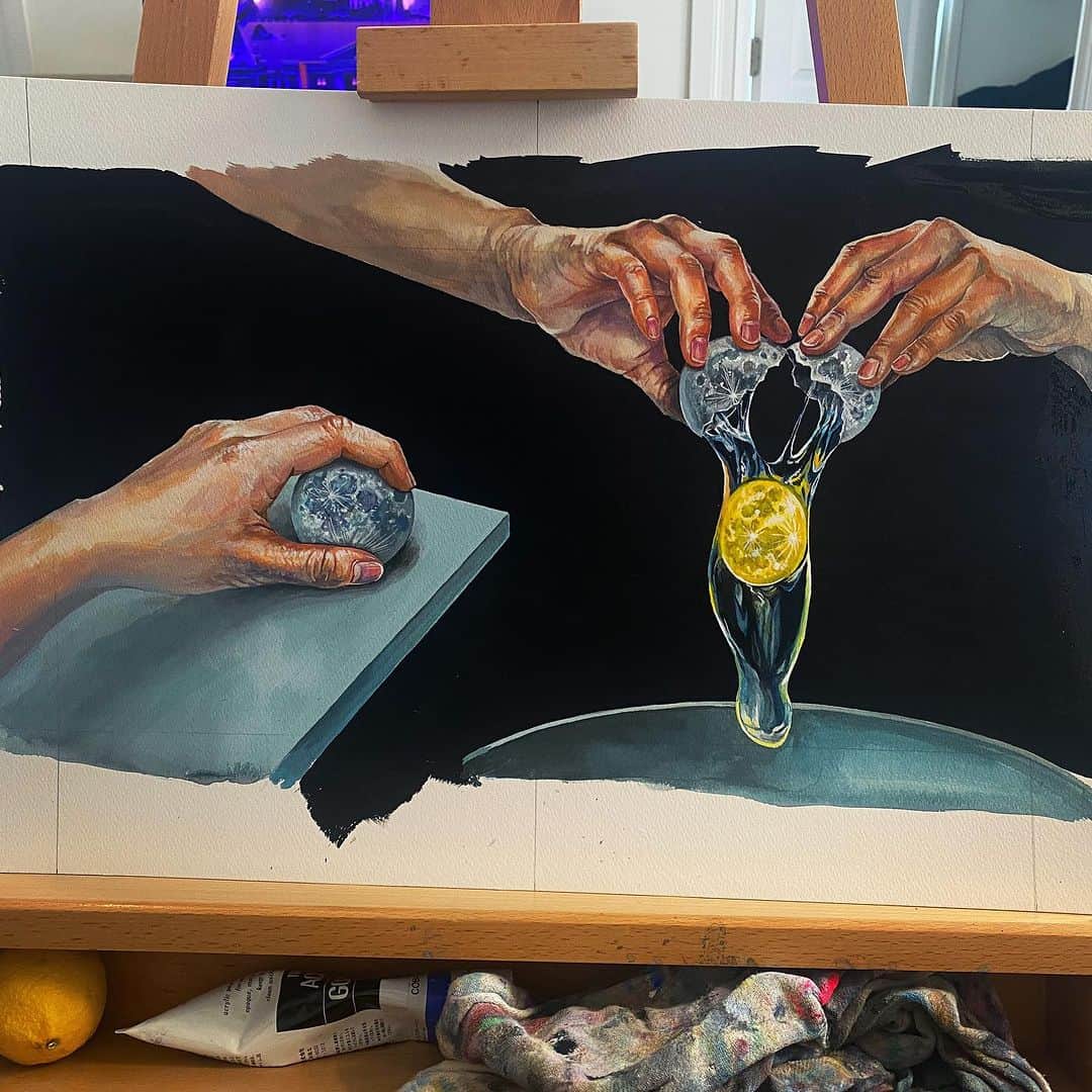 チョーヒカルさんのインスタグラム写真 - (チョーヒカルInstagram)「Some painting process 🖼️ 🎨  「まるごとうちゅうカレー」原画制作のプロセスです👾 大体自分の手をモデルに描いてたよ！ どうやらどこかで原画展もあるみたいです！！！！！」11月18日 10時42分 - hikaru_cho