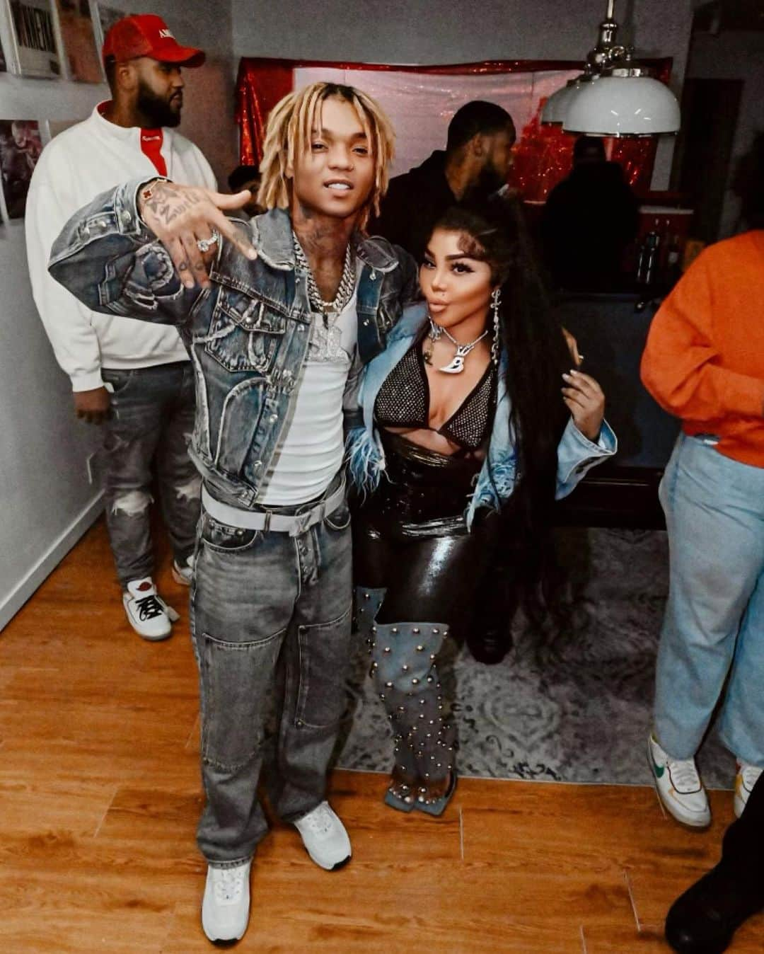 リル・キムさんのインスタグラム写真 - (リル・キムInstagram)「Betcha didn’t kno these 2 💙💙are my whole 🩷🩷 @slimjxmmi @swaelee」11月18日 10時45分 - lilkimthequeenbee