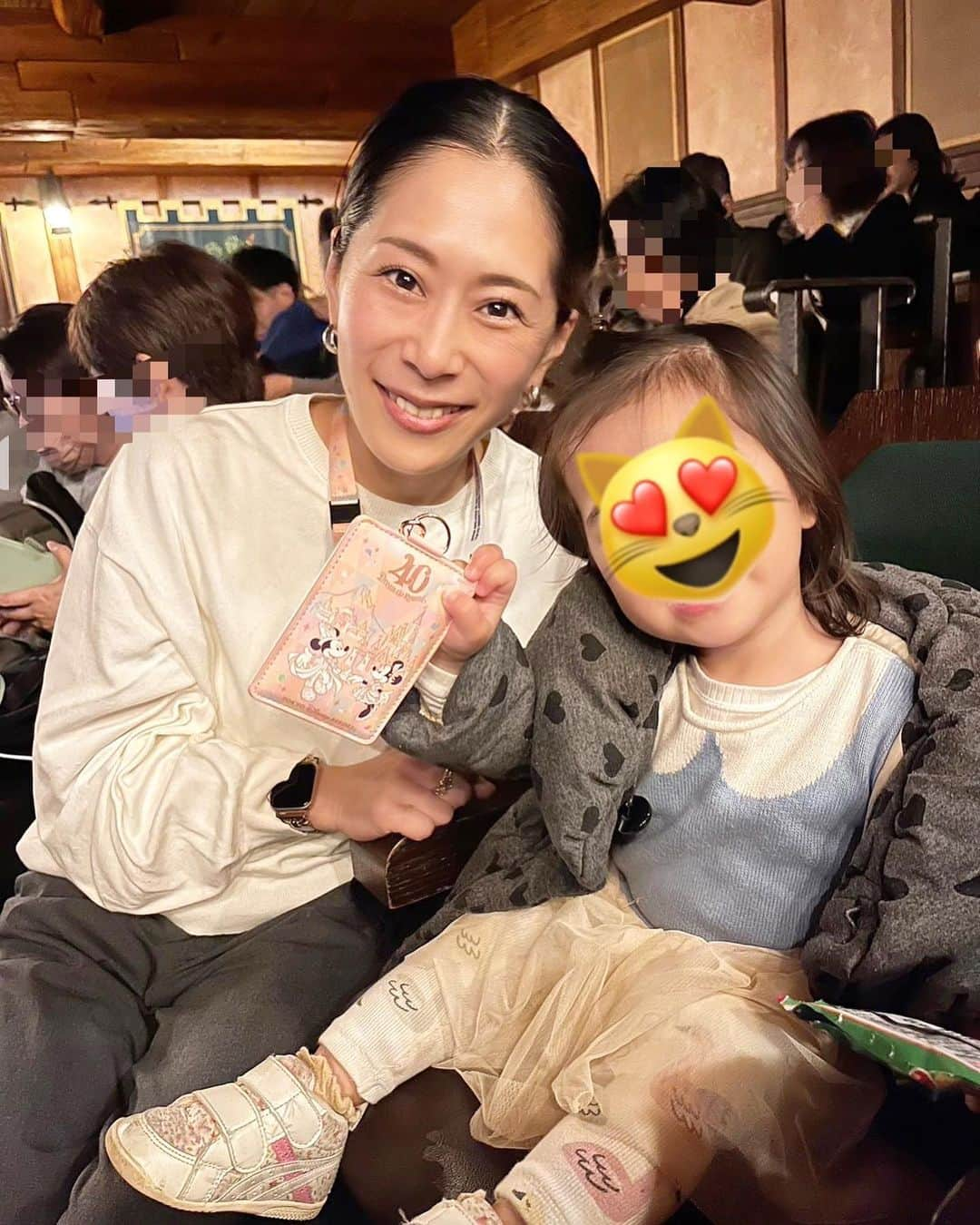 中川真依さんのインスタグラム写真 - (中川真依Instagram)「. ✈️JAL private evening party🎉  なんと‼️ 昨年に続き今年も当選😳😳😳✨  子供たちと一緒に 久々のディズニーランドを 楽しんできました〜😍🙏❤️  神様🙏✨JAL様🙏✨ ありがとうございます😂❤️✨  また来年も当たるように 毎日がんばろ〜😁💪✨✨  #jal」11月18日 10時56分 - maimai.47