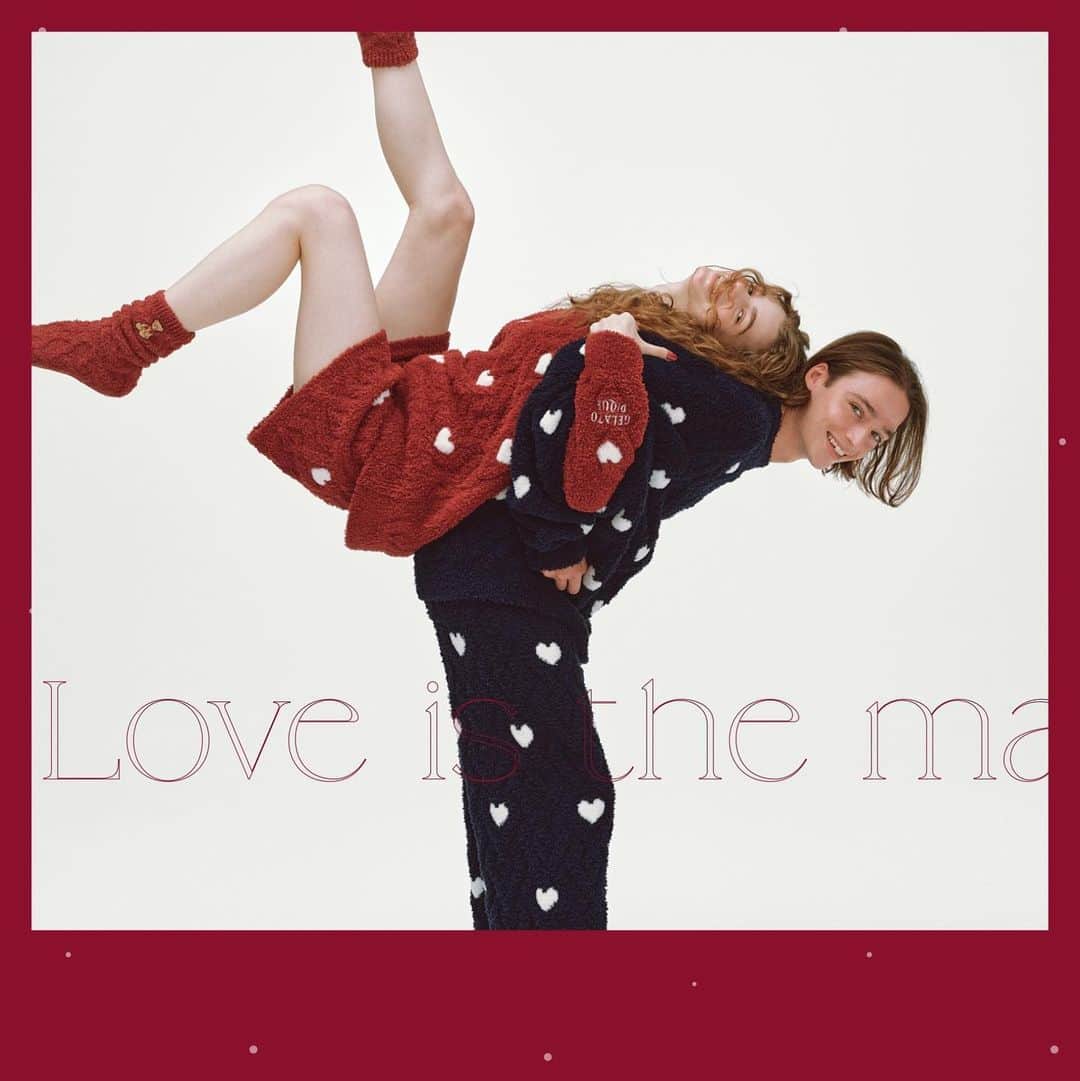 USAGI ONLINEのインスタグラム：「【Warm Wishes &Lovely Holidays】  今年のgelato piqueのホリデーコレクションのテーマは“LOVE”。🎄♥️  今季のHOLIDAYコレクションのテーマ「LOVE」に因んだ、ハートがいっぱいのルームウェアシリーズです。 もこもこ温かいアラン編みニットに、総柄のハートジャカードを組み合わせました。  #usagionline #ウサギオンライン #gelatopique #ジェラートピケ #クリスマス #ハート柄 #ハート柄パジャマ」