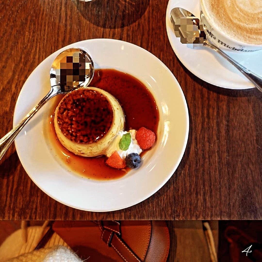 nao_cafe_さんのインスタグラム写真 - (nao_cafe_Instagram)「こんにちは♪ @nao_cafe_ です。 . 祖母のお墓参りのため、 少しだけ東京に帰省していました。 久しぶりの東京♡ 時間の隙間を見つけて 大好きなカフェ巡りしてきたよ☕︎ . Café Kitsuné Aoyama No.1-3 . 表参道最愛カフェのひとつ。 和を感じる店内のインテリアも素敵。 カフェラテ×きつねサブレが大好き🦊 サブレ購入してきたからおうちカフェもしよ☕︎ . . Caffè Michelangelo - カフェ・ミケランジェロ  No.4-6 木陰が気持ちいいカフェ♡ 内装も外観も素敵で大好き。 代官山散歩の休憩にぴったり。 ここのプリンとクロワッサンは美味しくてオススメ♡🥐🍮 今回は夕方だったから プリンとカフェラテだけ。 . . KITASANDO COFFEE No.7-9 北参道駅からすぐのホワイト×ウッドが可愛いカフェ。 ここはスイーツが美味しい♡ 歩き回って喉乾いていたからアイスカフェラテと かぼちゃのタルト。 このかぼちゃのタルトが めちゃくちゃ美味しかった！ もう一個食べたかった🤤 とろっとしていて... はぁ美味しかったなー♡ . . 続きます🚶‍♀️ . . . #東京カフェ #東京カフェ巡り #cafekitsune #カフェキツネ #カフェキツネ青山 #カフェミケランジェロ代官山 #cafemichelangelo #代官山カフェ#青山カフェ #表参道カフェ #北参道カフェ#北参道コーヒー #カフェラテ好き #淡色カフェ#淡色女子 #カメラ女子」11月18日 11時32分 - nao_cafe_