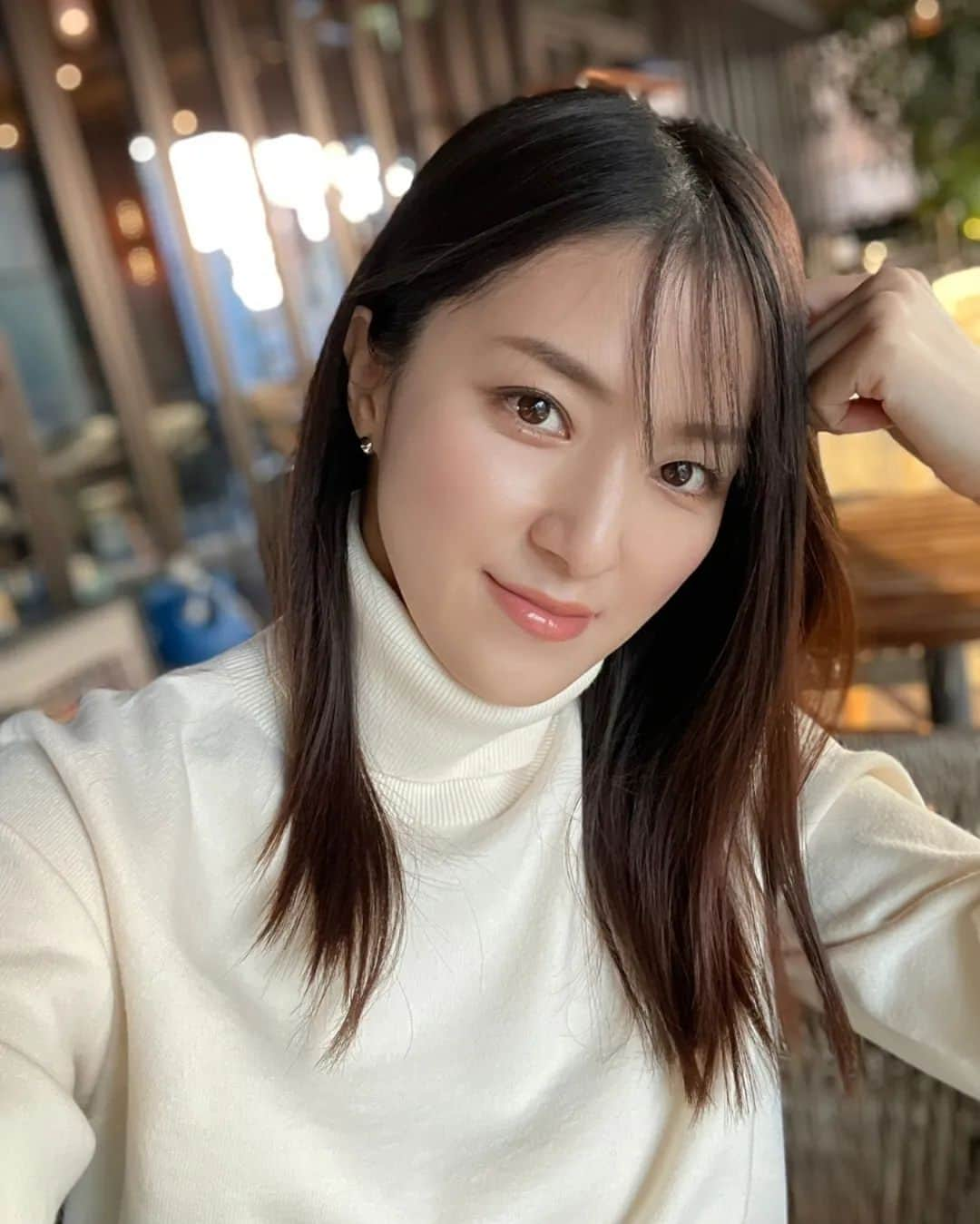 滝沢杏弥のインスタグラム：「ニットを着る季節に🧶 急に冬の寒さ。暖かくして下さいね🥺」