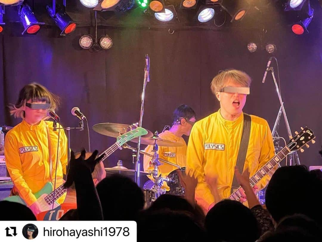 POLYSICSさんのインスタグラム写真 - (POLYSICSInstagram)「下北沢CLUB Que 四星球とツーマンご来場ありがトイスでした！  明日11/19(日)はセックスマシーン!!と熊谷HEAVEN'S ROCK VJ-1でツーマンです！💥  #Repost @hirohayashi1978 with @use.repost ・・・ 写真がうまくアップ出来てなくてもう一度！ ↓  下北沢CLUB Que ～炸裂！秋の夜長にトイス&ブリーフ！〜  四星球とツーマン！ そりゃあ、めちゃくちゃ楽しかったよー！ ちょんまげマンにも会えたし笑  久しぶりに味わえたアツアツ🔥Queの「これだな感」もたまんなかった👍  四星球、来てくれたみんな、CLUB QueありがTOISU！✋  #四星球 #polysics」11月18日 11時32分 - polysics_official