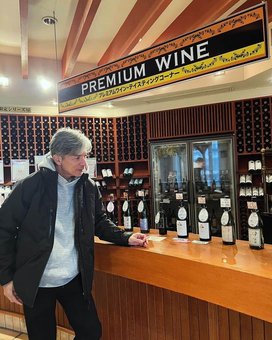 日比野玲さんのインスタグラム写真 - (日比野玲Instagram)「堪能しました〜〜！  @nakaizu.wineryhills  @nakaizu.eastwindsvillage  #pr #葡萄畑 #ワイン #ワインテイスティング #リースリングが好き #素敵な空間  #中伊豆ワイナリー #ワイナリーグランピング #やっぱり富士山 #日本のワイン  #中伊豆ワイン  #あるね！！」11月18日 11時30分 - aquilano_hibino