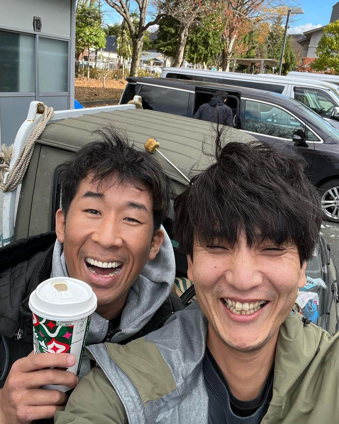 本坊元児さんのインスタグラム写真 - (本坊元児Instagram)「たむちゃんが山形に来た！ スターバックス買ってもらった 田村は髪がある方がいい」11月18日 11時40分 - honbouganji